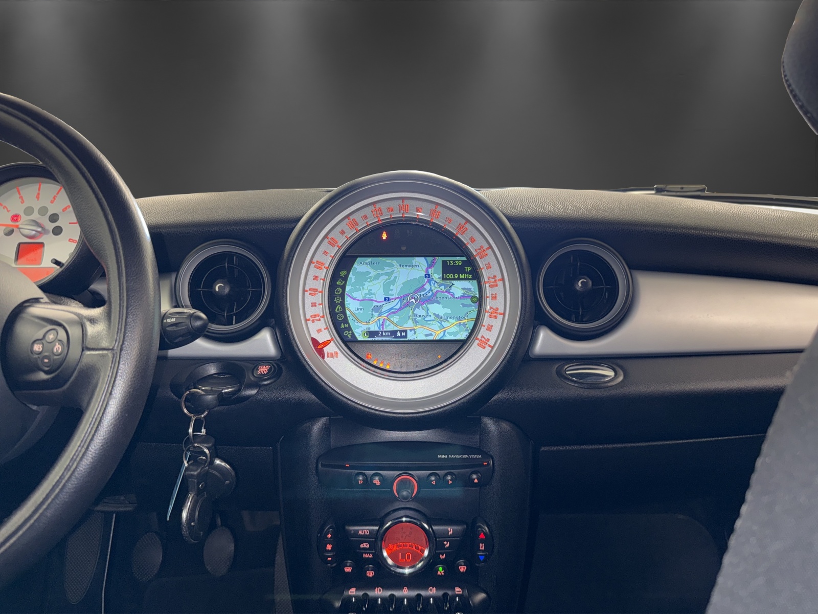 MINI Cooper-image-10