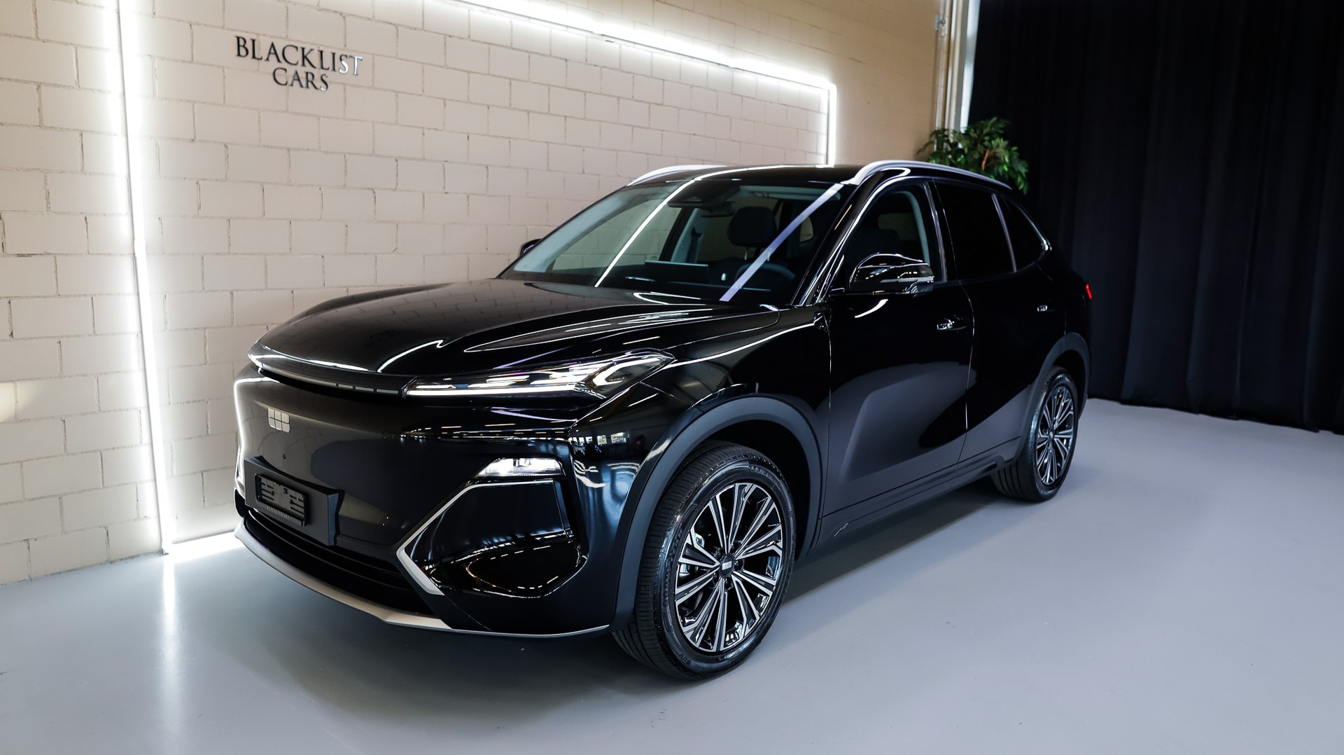 GEELY Starray EM-i MAX + PHEV *Polar Black*-image-0
