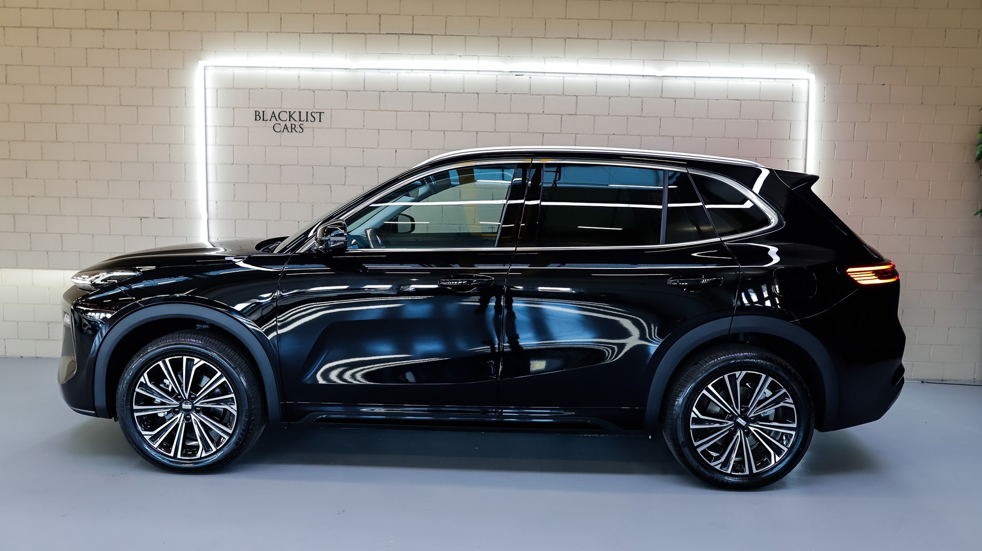 GEELY Starray EM-i MAX + PHEV *Polar Black*-image-2