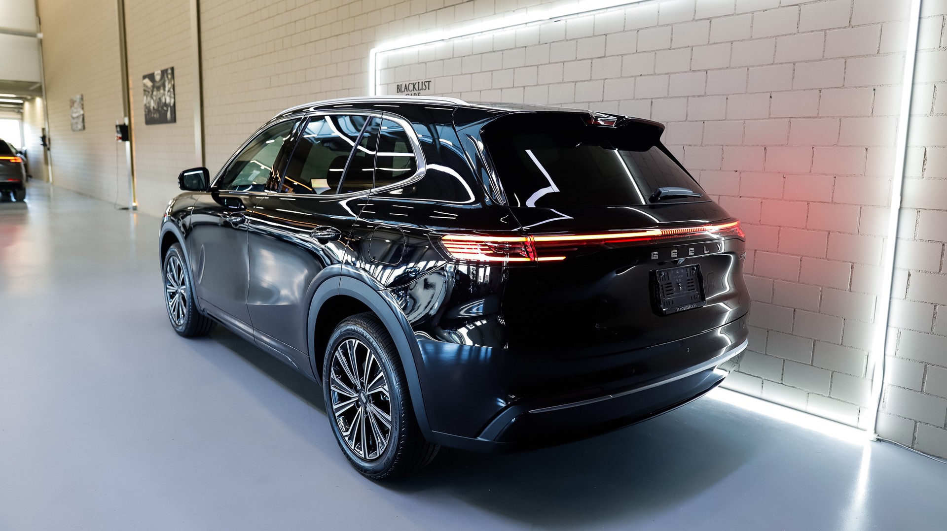 GEELY Starray EM-i MAX + PHEV *Polar Black*-image-3