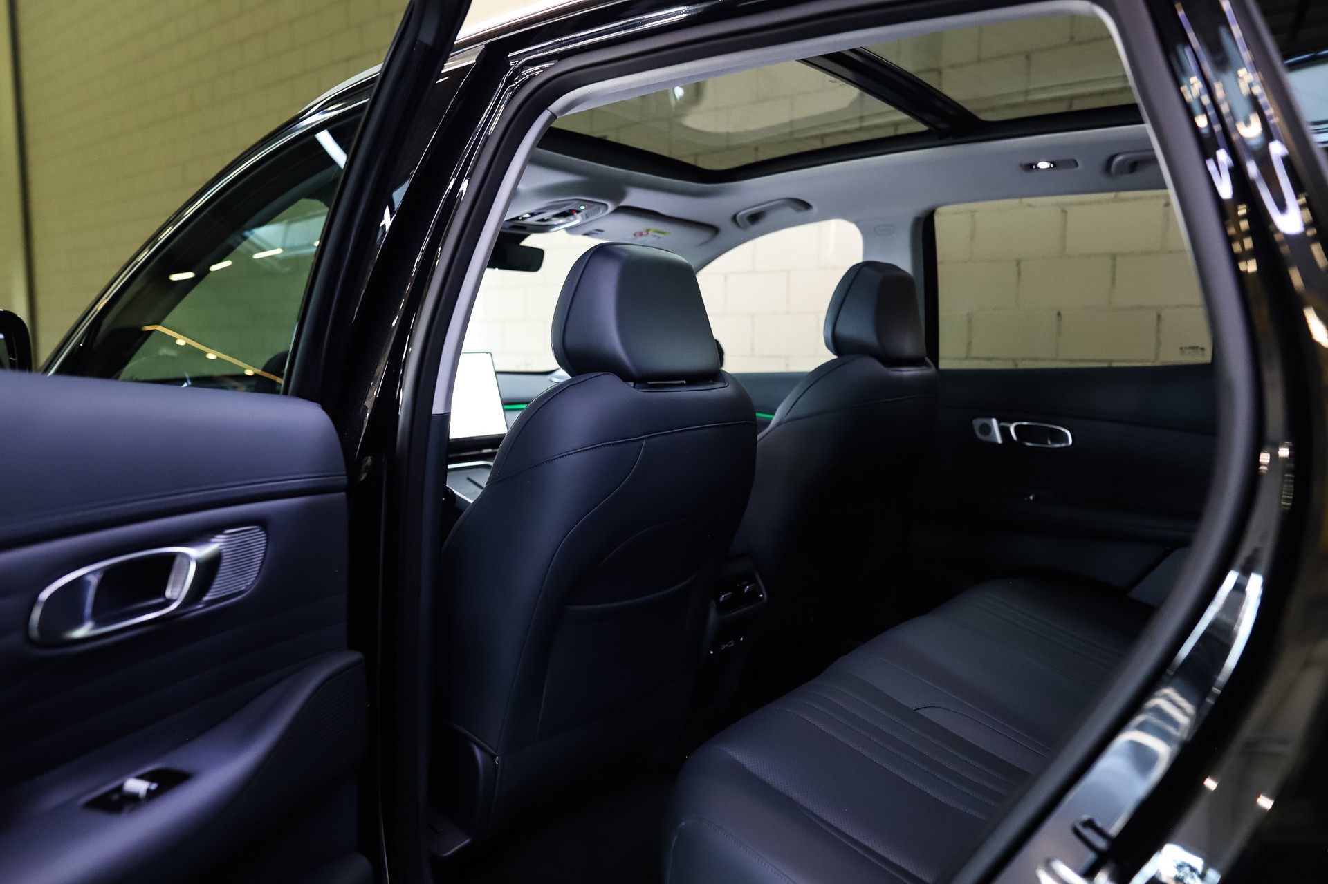 GEELY Starray EM-i MAX + PHEV *Polar Black*-image-15