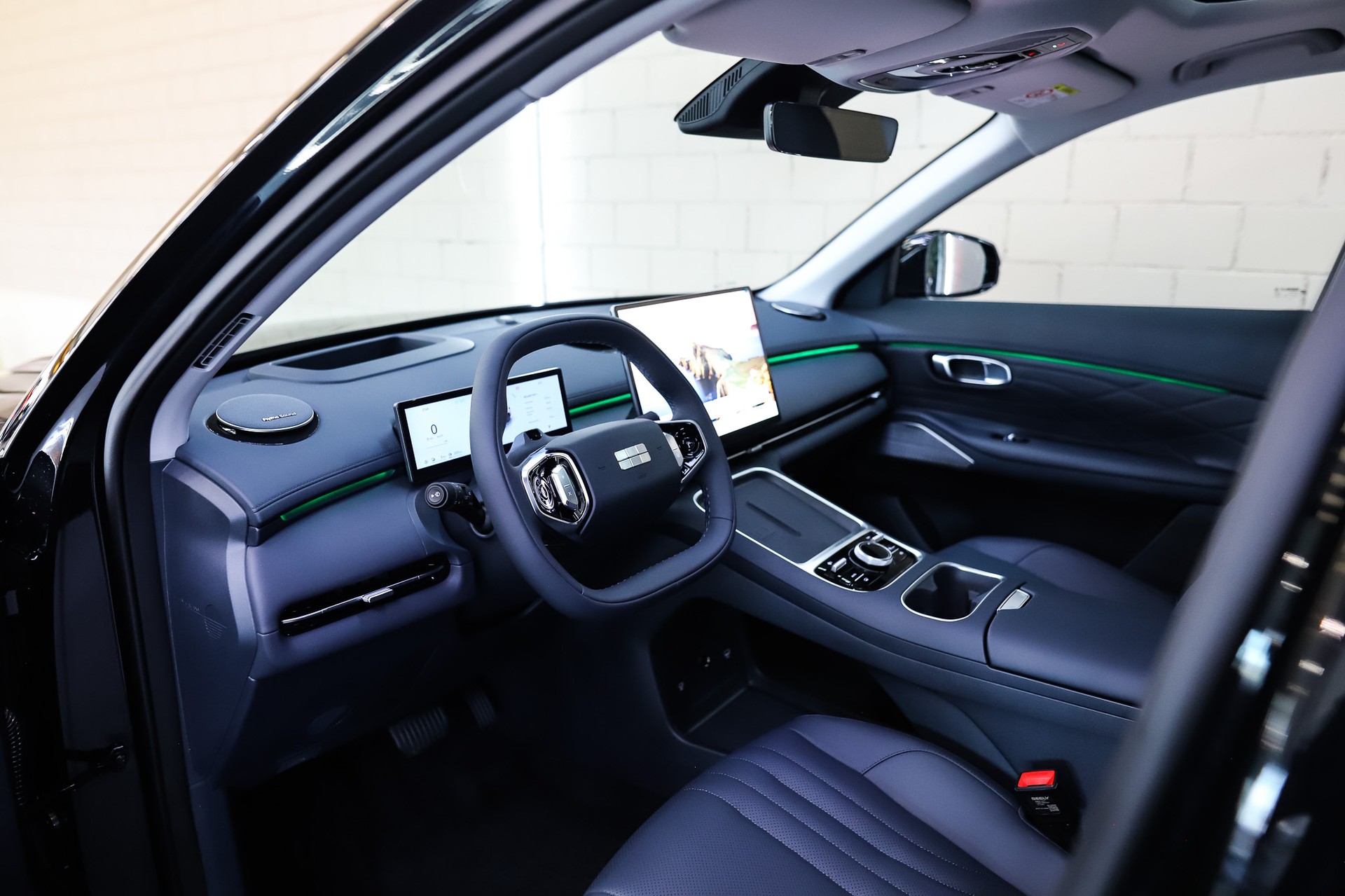 GEELY Starray EM-i MAX + PHEV *Polar Black*-image-5
