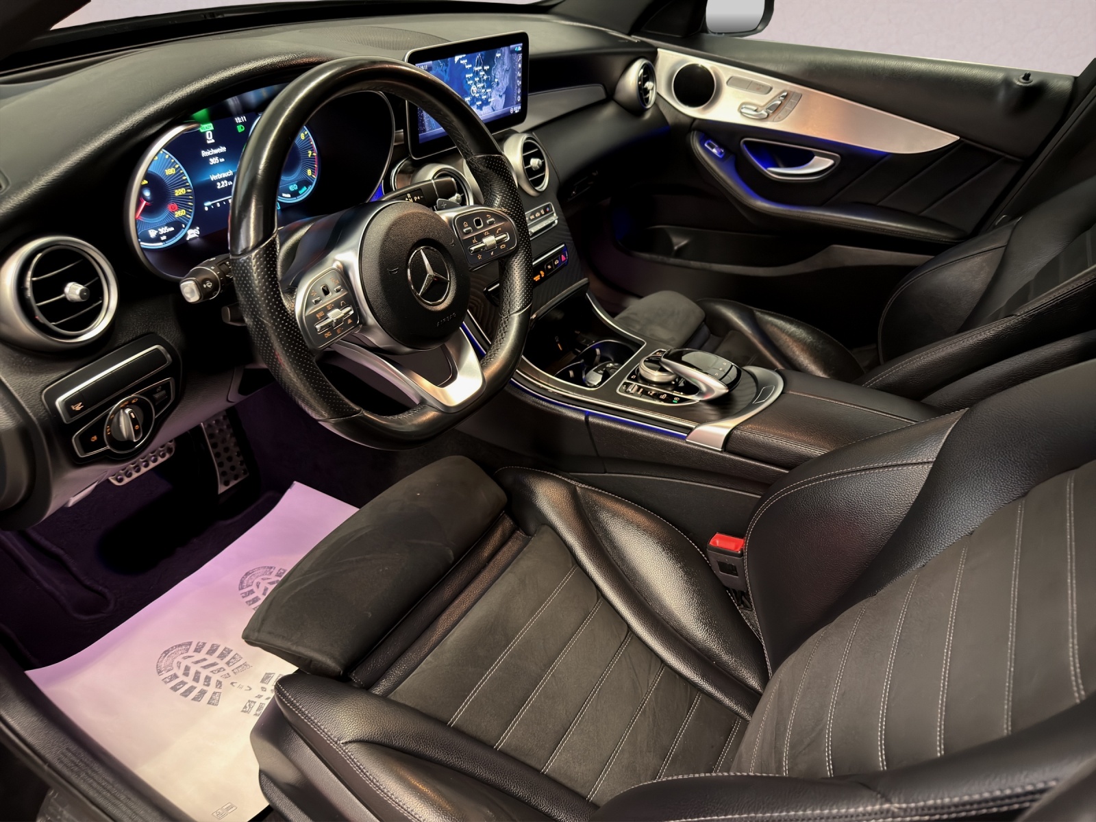 MERCEDES-BENZ C 200 Swiss Star AMG Line 4Matic 9G-Tronic-image-7