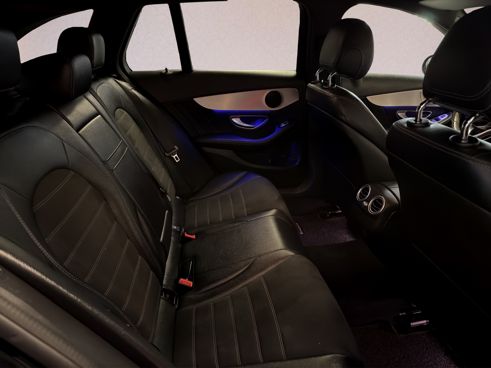 MERCEDES-BENZ C 200 Swiss Star AMG Line 4Matic 9G-Tronic-image-12