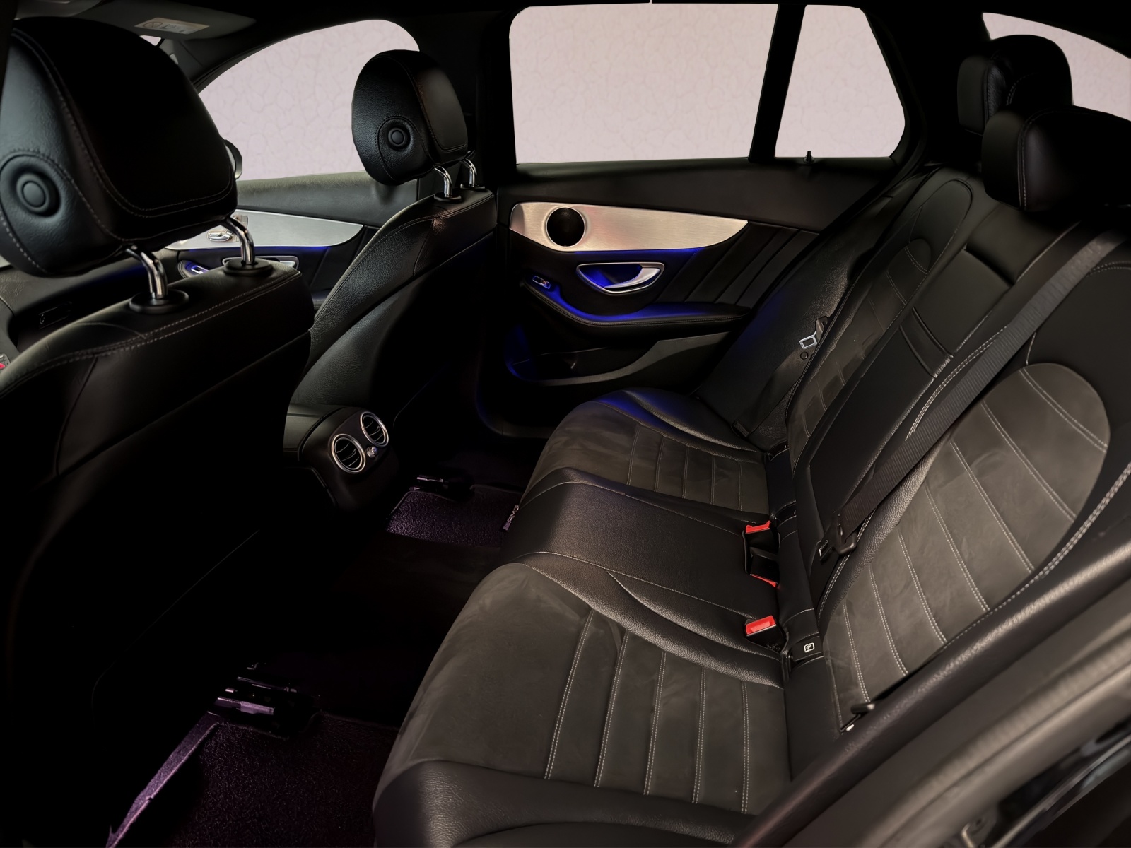 MERCEDES-BENZ C 200 Swiss Star AMG Line 4Matic 9G-Tronic-image-13