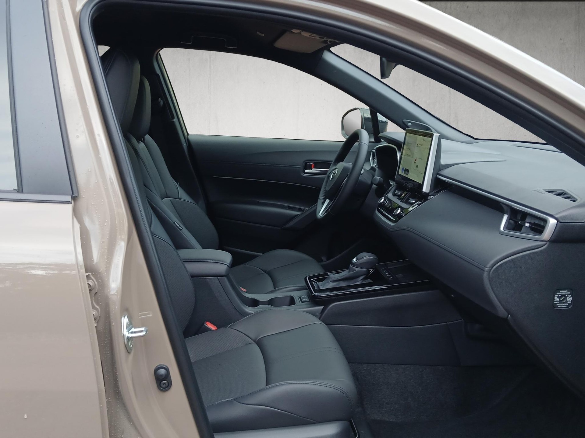 TOYOTA Corolla Cross 2.0 HSD Premium AWD-i-image-11