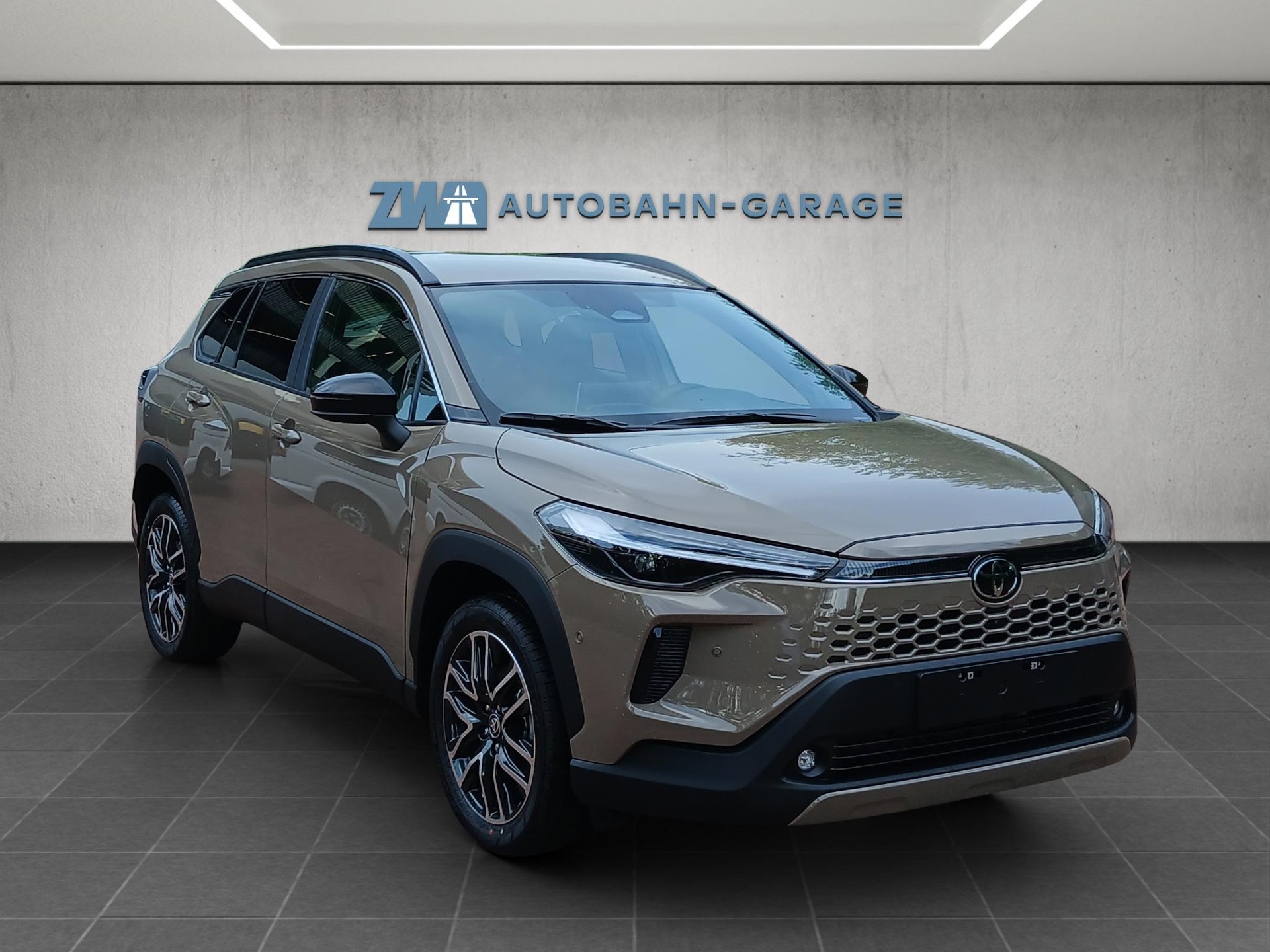TOYOTA Corolla Cross 2.0 HSD Premium AWD-i-image-6