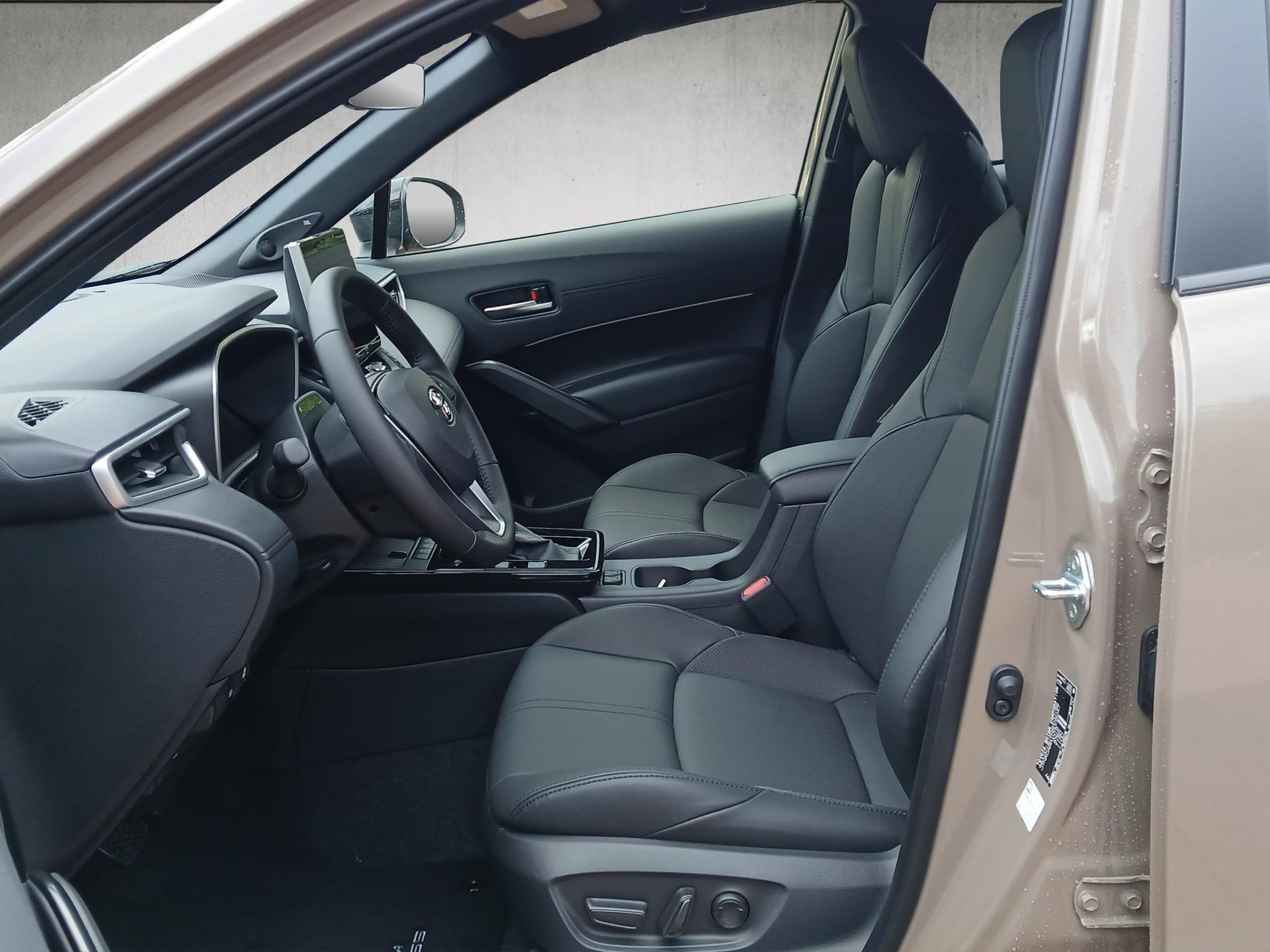 TOYOTA Corolla Cross 2.0 HSD Premium AWD-i-image-8