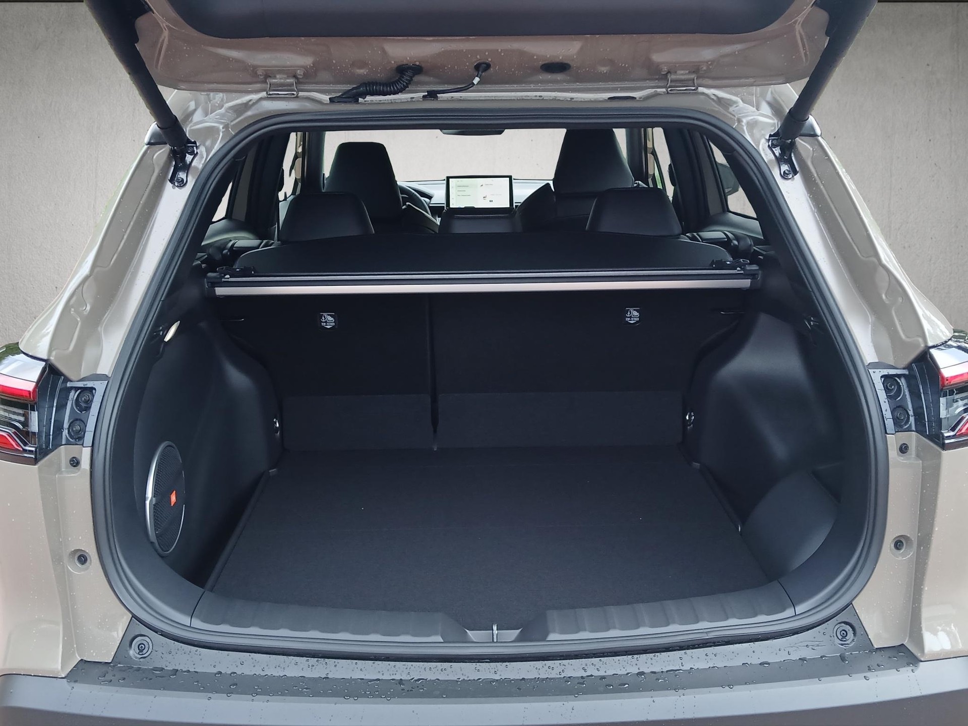 TOYOTA Corolla Cross 2.0 HSD Premium AWD-i-image-13