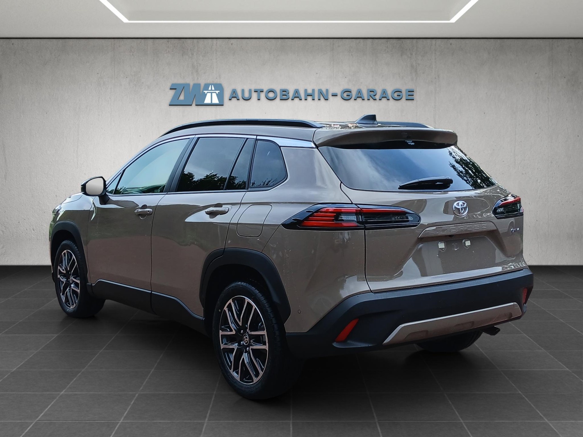 TOYOTA Corolla Cross 2.0 HSD Premium AWD-i-image-2