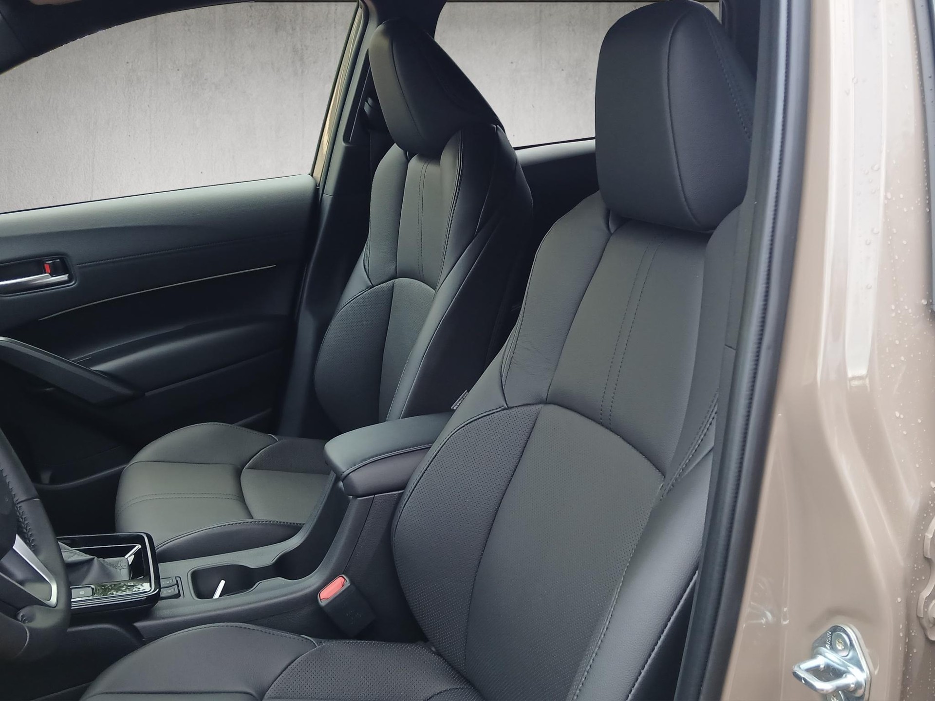 TOYOTA Corolla Cross 2.0 HSD Premium AWD-i-image-9