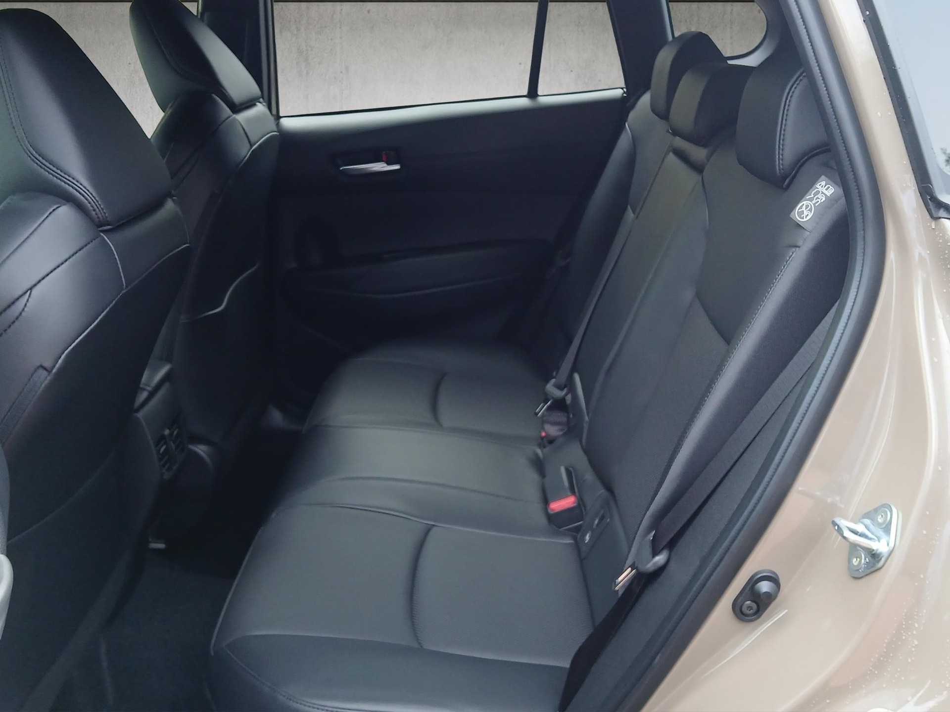 TOYOTA Corolla Cross 2.0 HSD Premium AWD-i-image-12