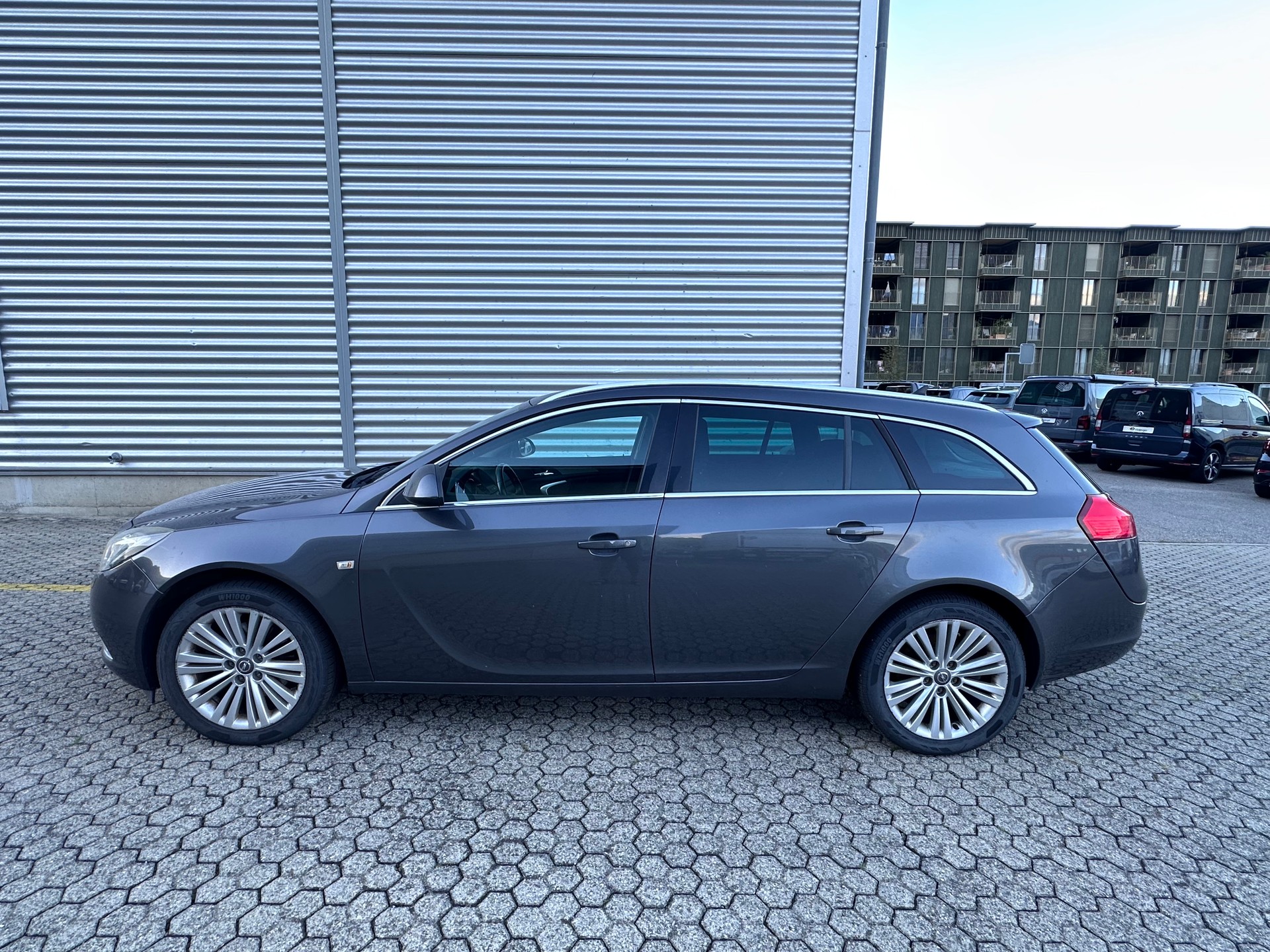 OPEL Insignia ST 2.0 Turbo Sport Edition 4WD Aut. Frisch ab MFK-image-3