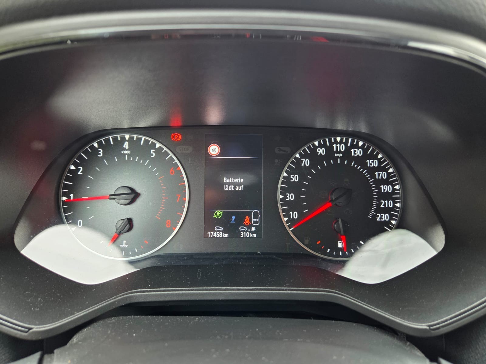 RENAULT Clio 1.0 Equilibre-image-13