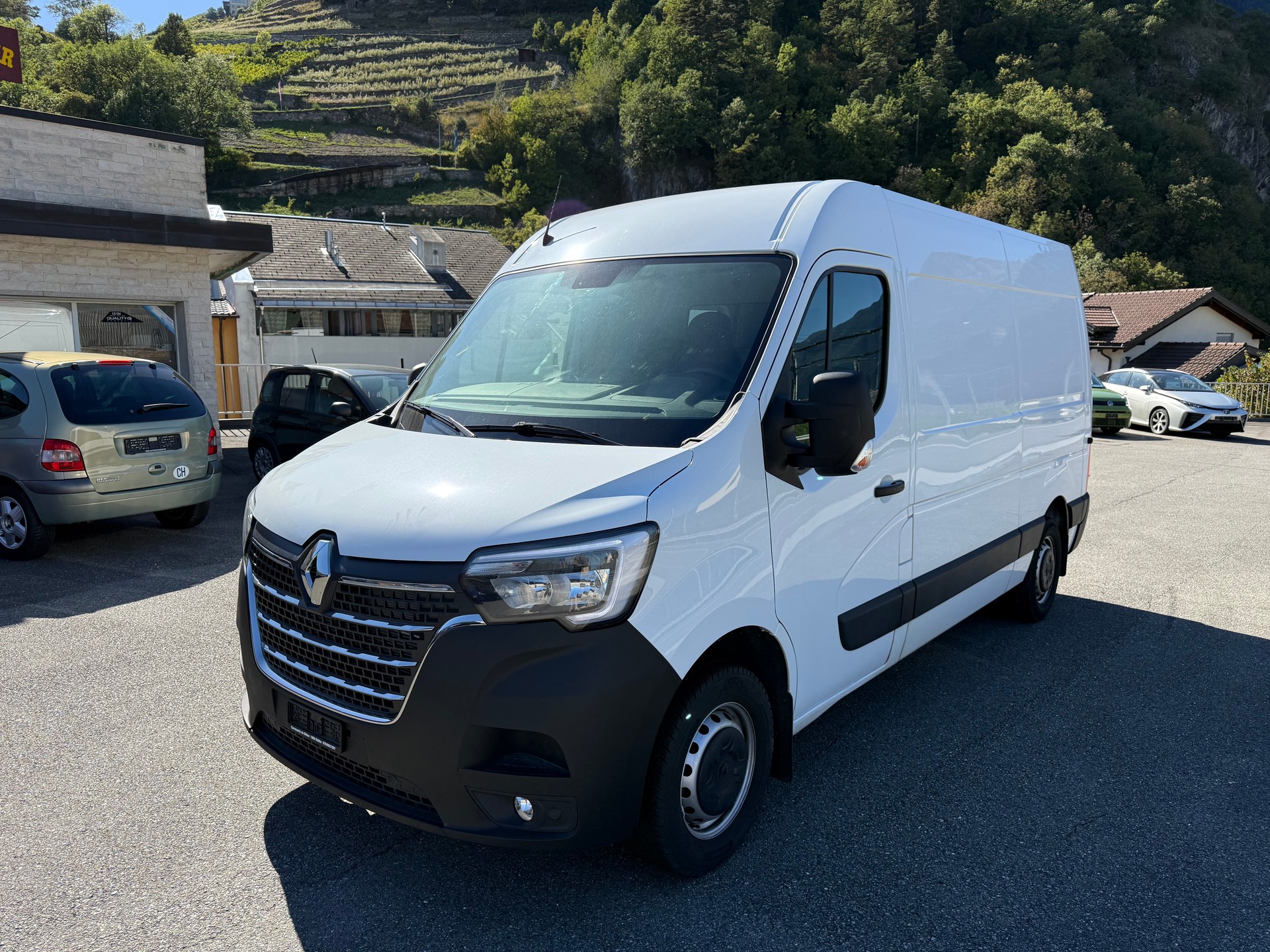 RENAULT Master T35 2.3 Blue dCi 150 L2H2-image-1