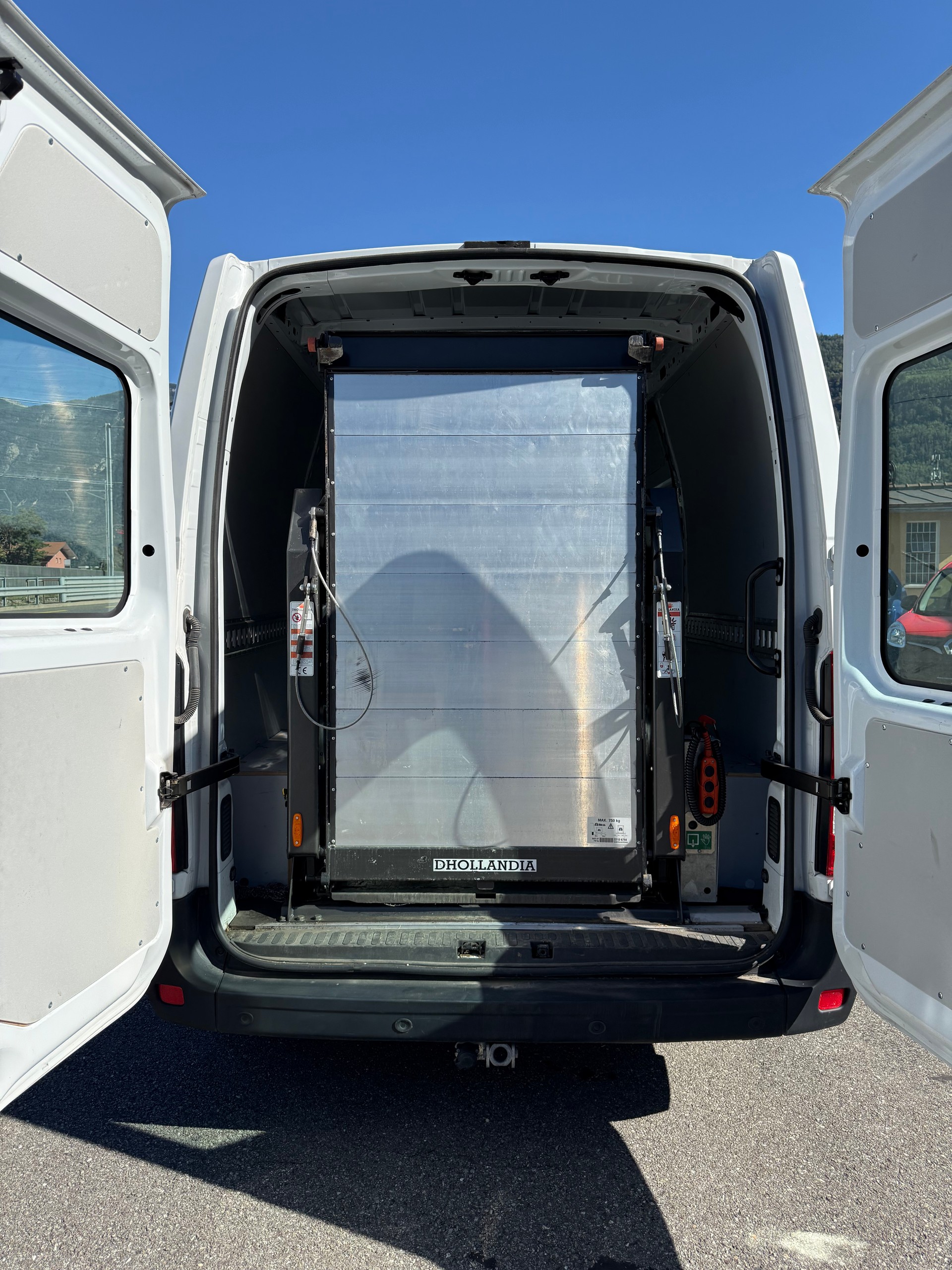 RENAULT Master T35 2.3 Blue dCi 150 L2H2-image-11