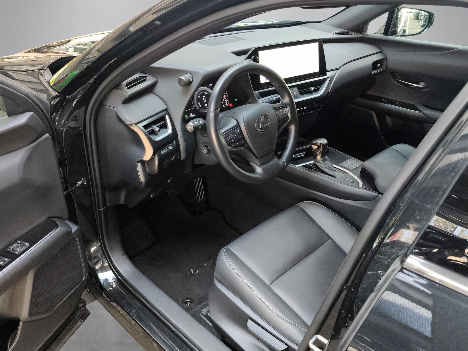 LEXUS UX 250h F-Line-image-15