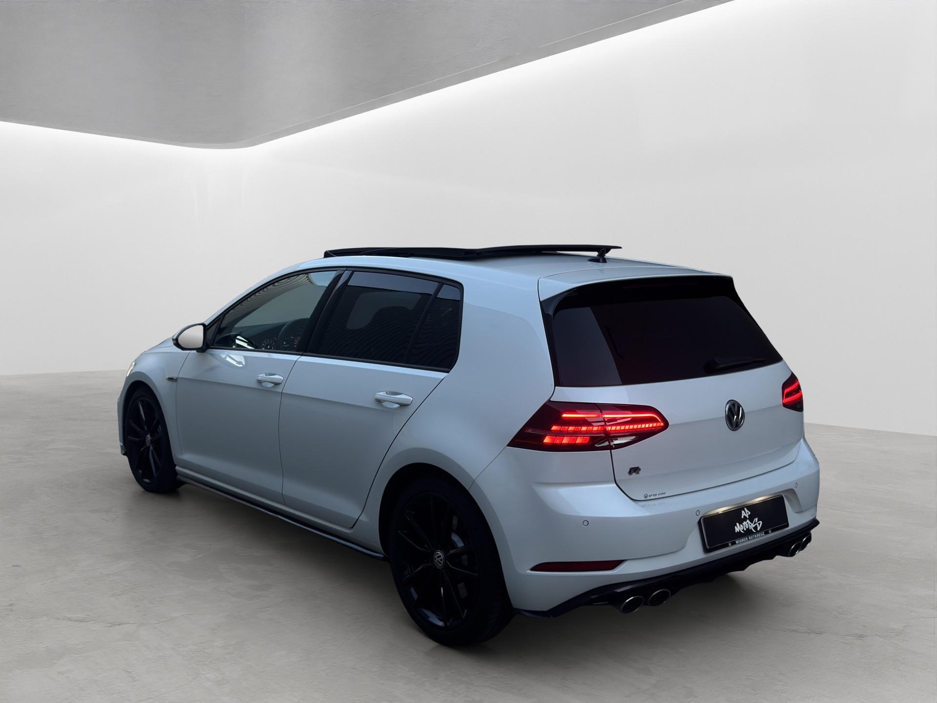 VW Golf 2.0 TSI R 4Motion DSG-image-1