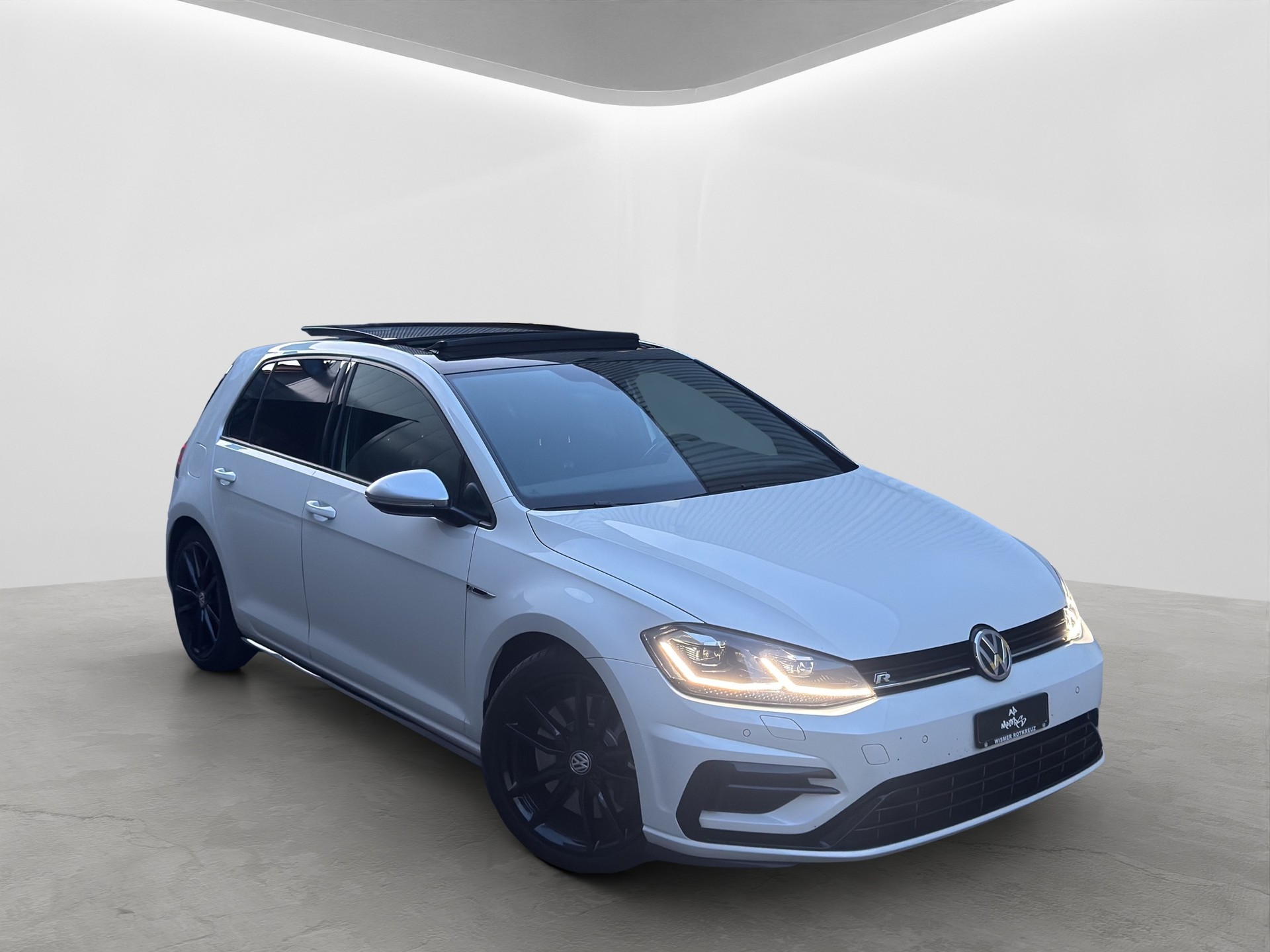 VW Golf 2.0 TSI R 4Motion DSG-image-0