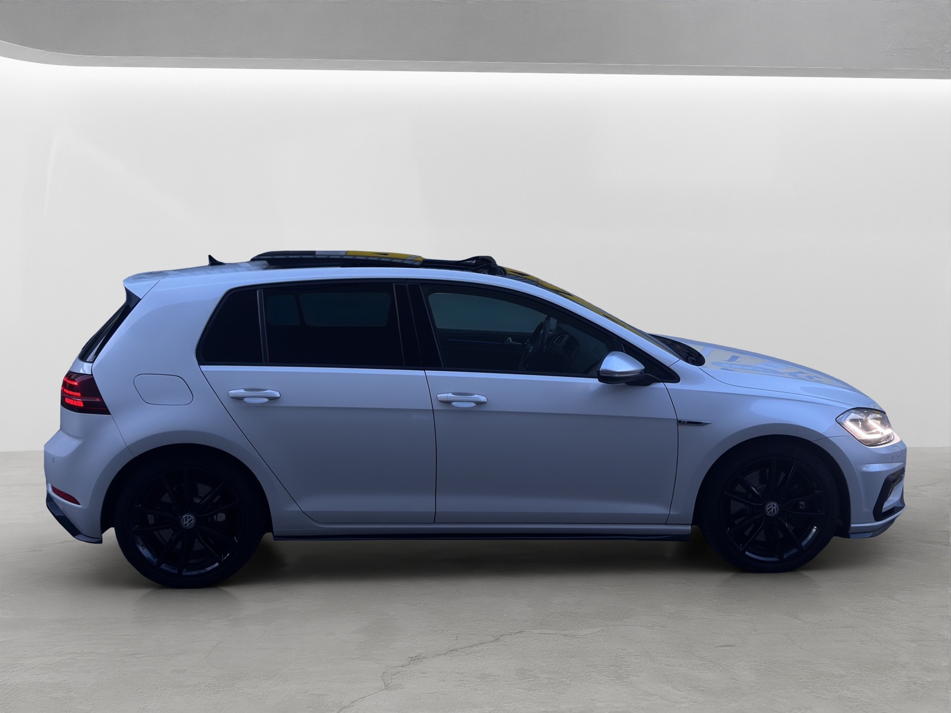 VW Golf 2.0 TSI R 4Motion DSG-image-7