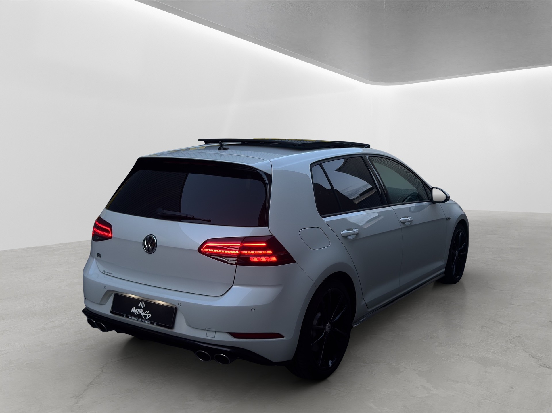VW Golf 2.0 TSI R 4Motion DSG-image-3
