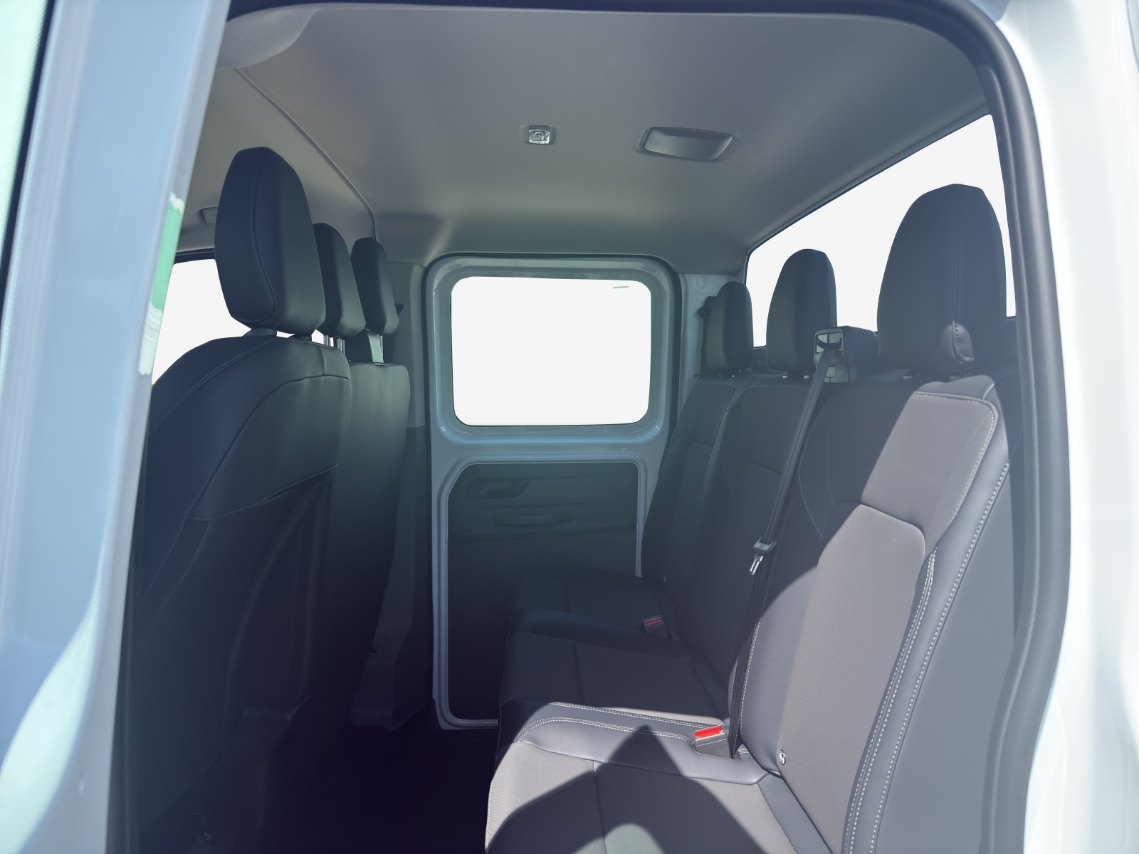VW Transporter 2.0 TDI-image-11