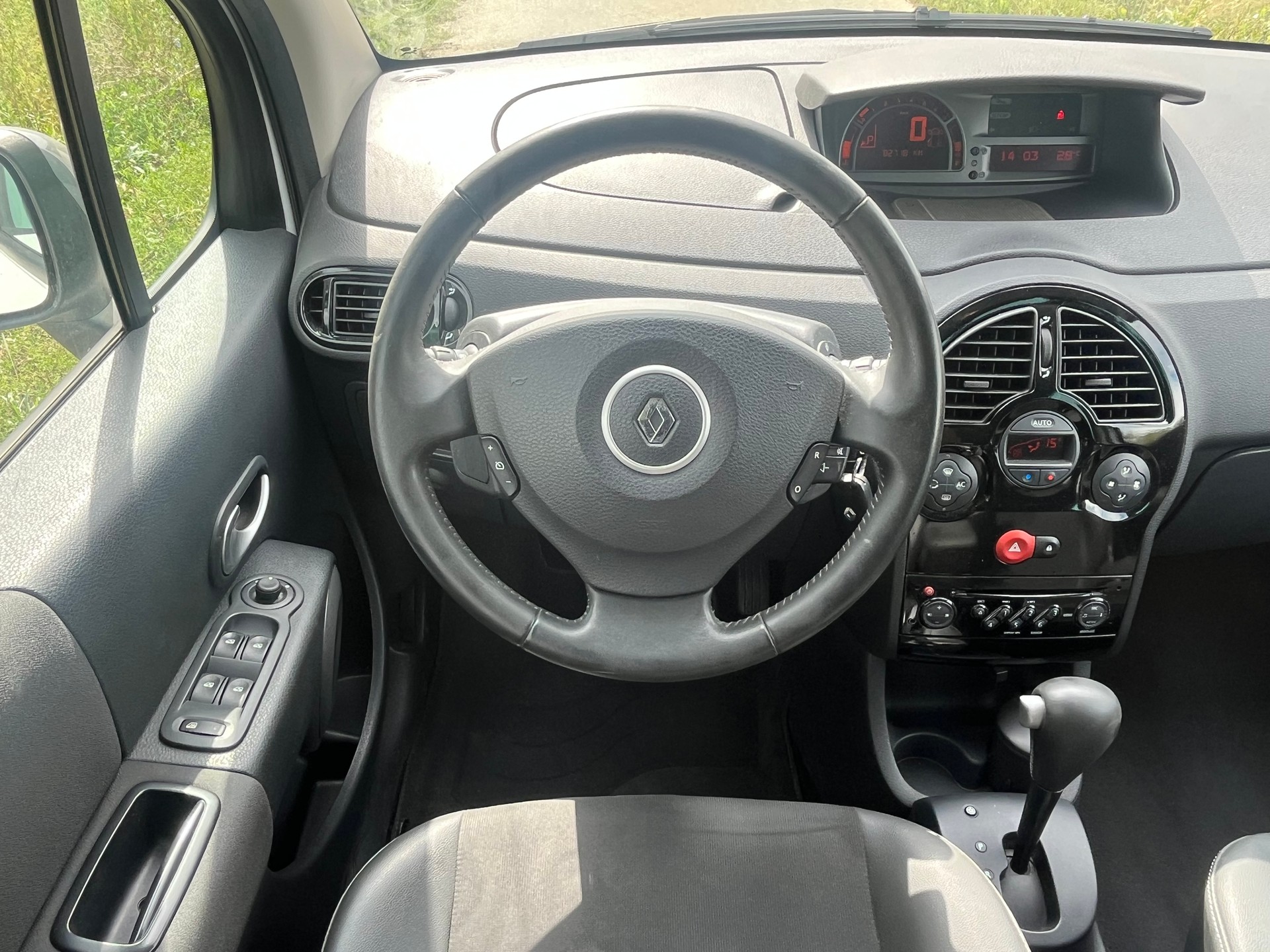 RENAULT Modus 1.6 16V Night&Day Automatic-image-13