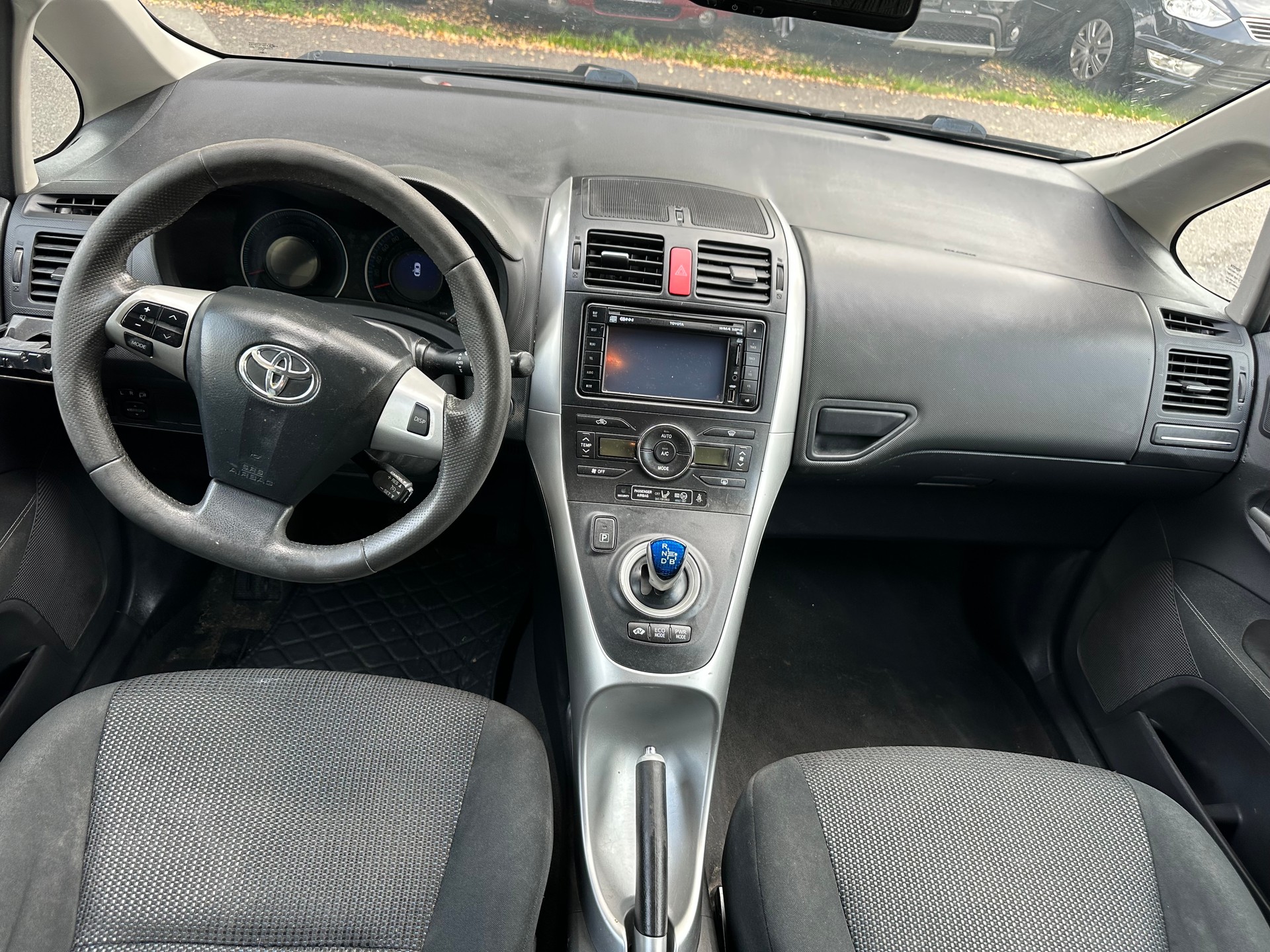 TOYOTA Auris 1.8 16V HSD Linea Sol-image-9