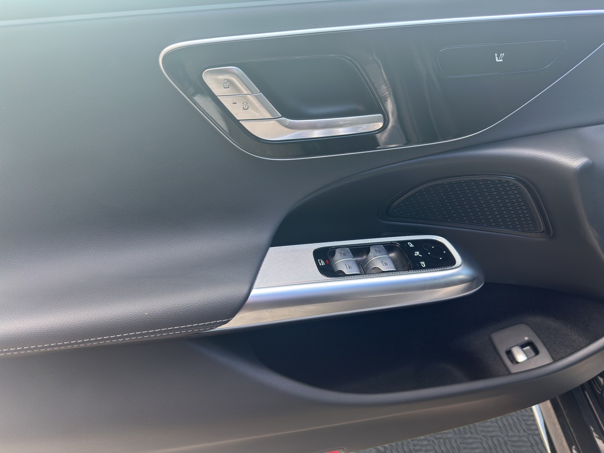 MERCEDES-BENZ E 200 AMG Line 9G-Tronic Night-image-8