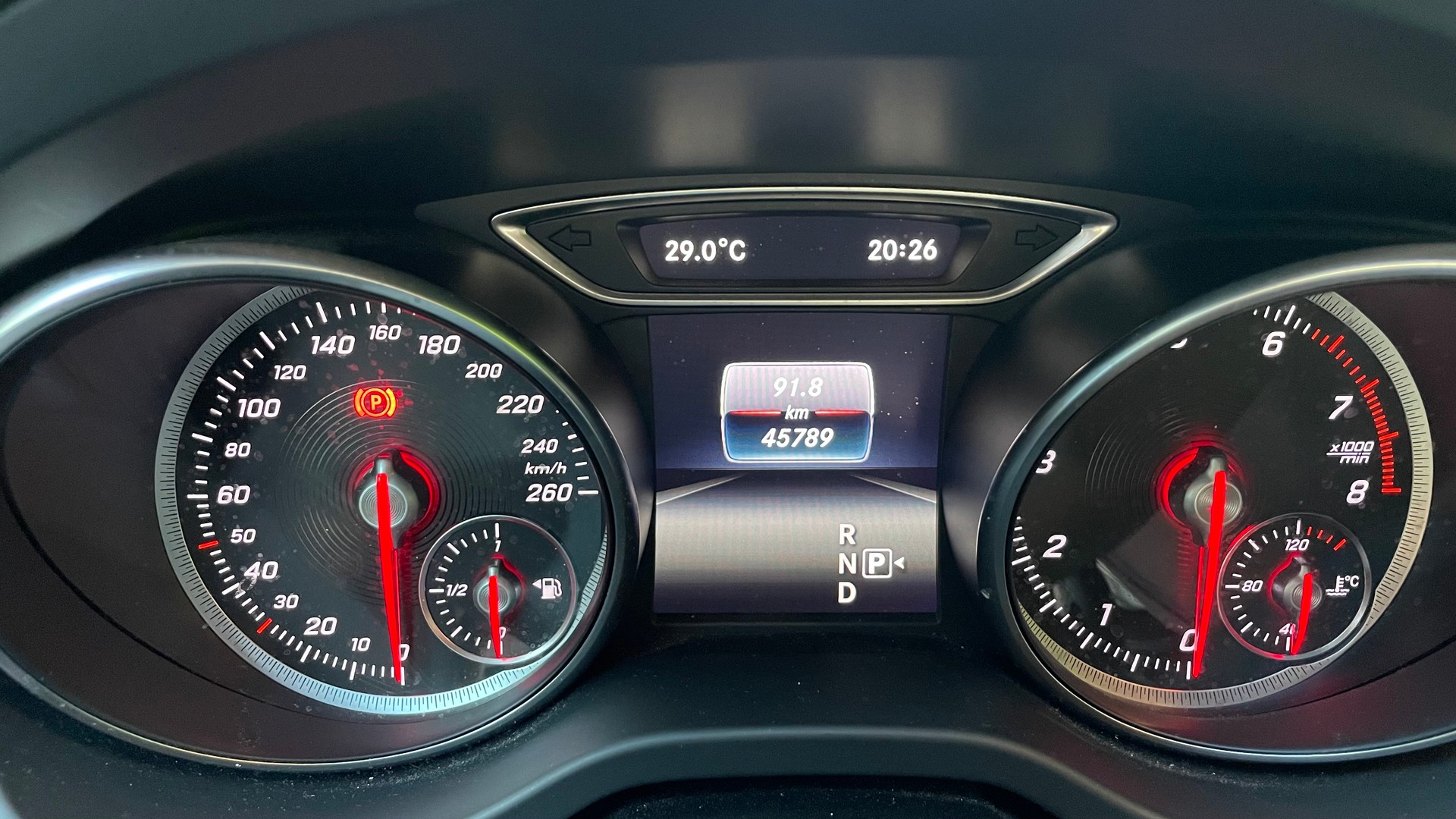 MERCEDES-BENZ GLA 200 Night Star-image-8