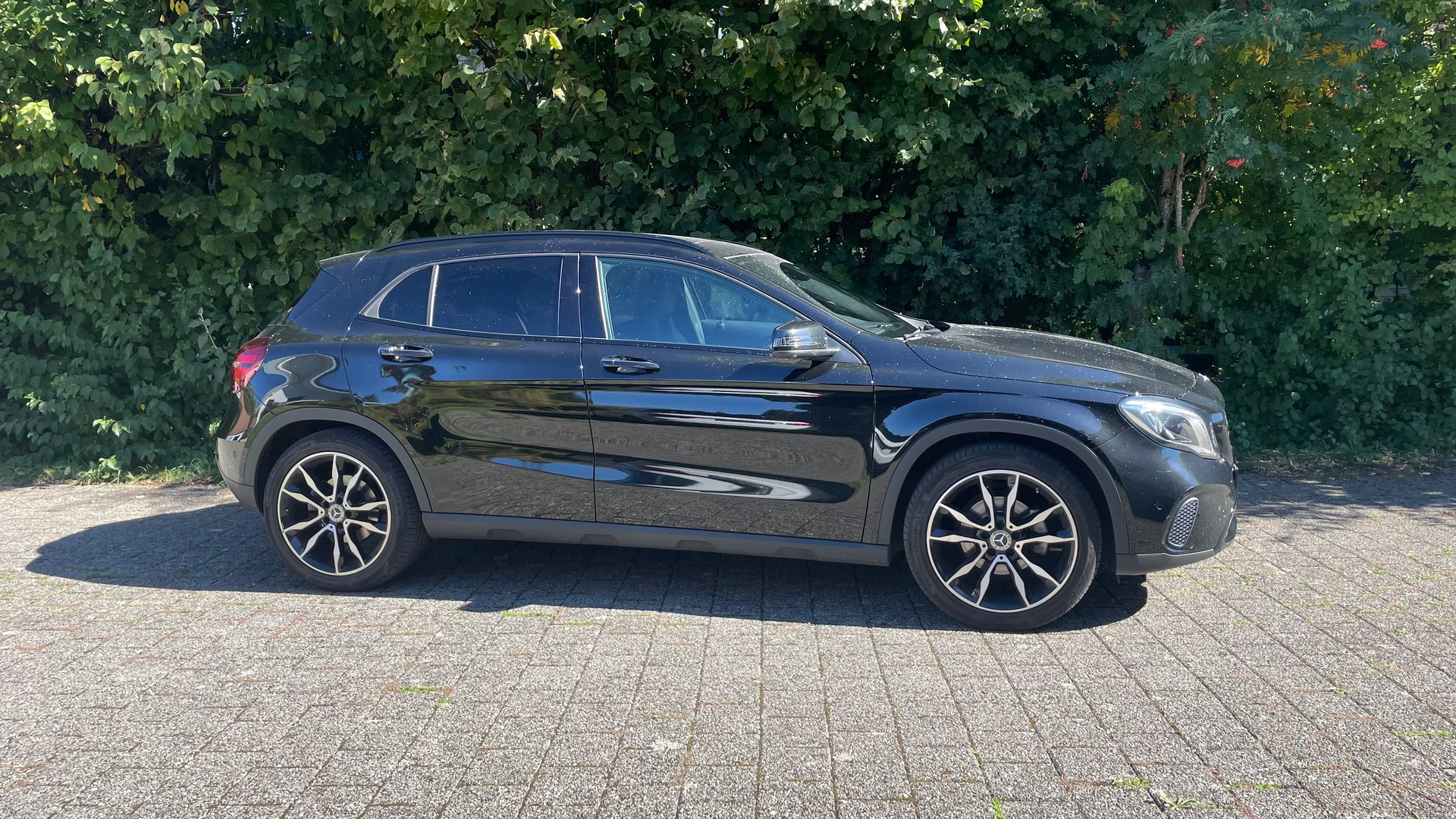 MERCEDES-BENZ GLA 200 Night Star-image-0