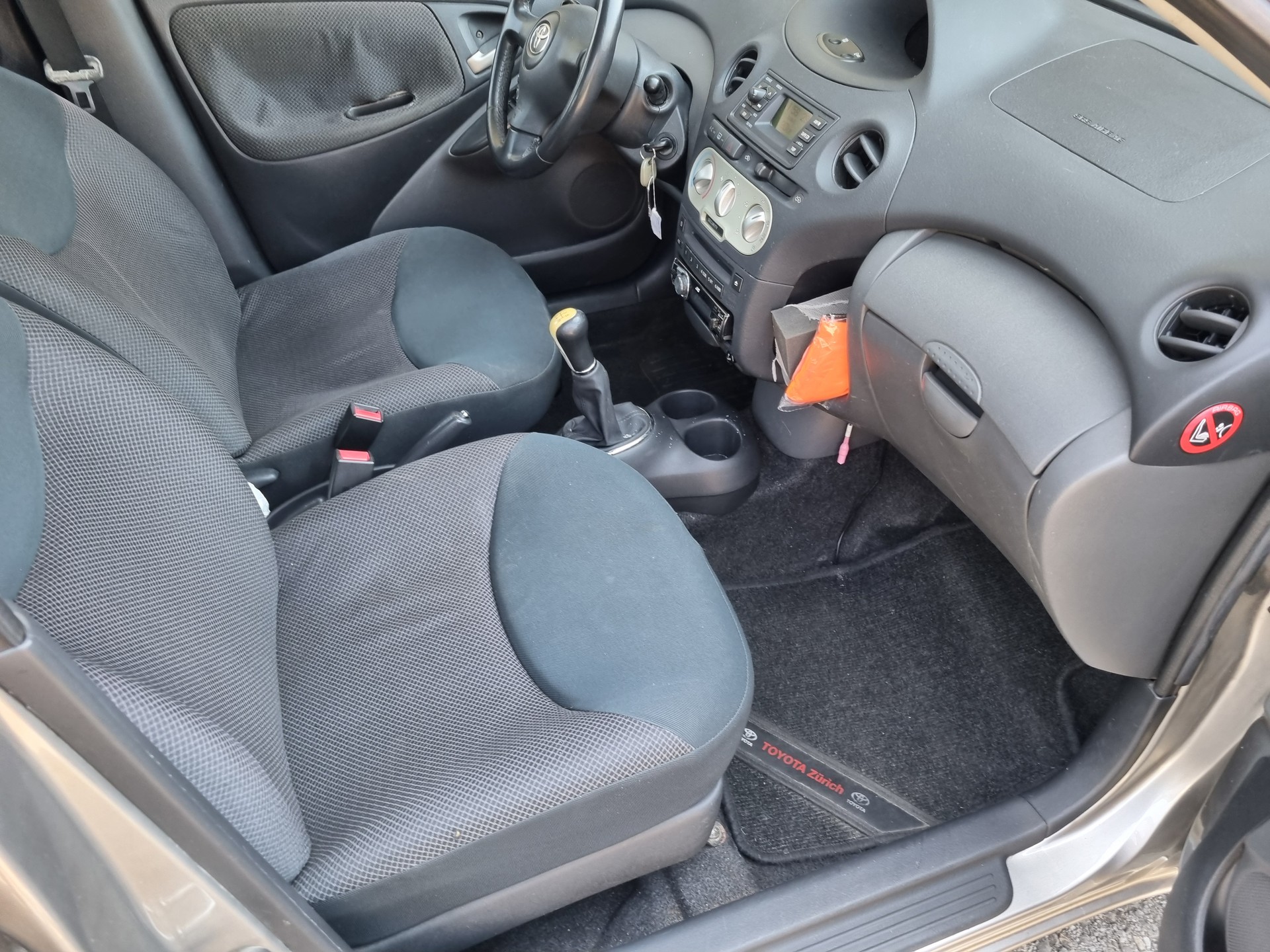 TOYOTA Yaris 1.3 Linea Sol-image-3
