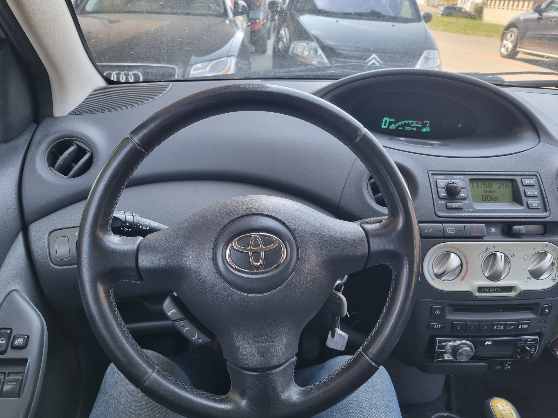TOYOTA Yaris 1.3 Linea Sol-image-7