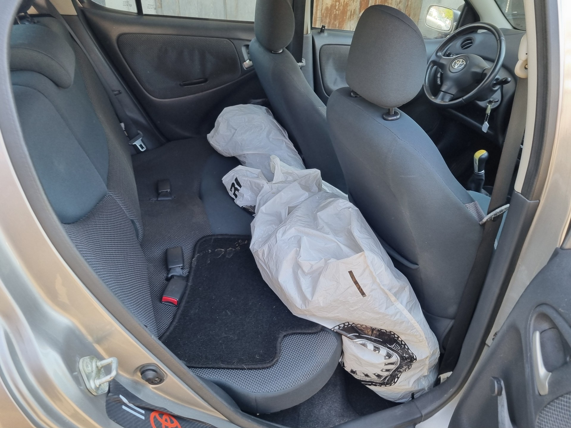 TOYOTA Yaris 1.3 Linea Sol-image-4