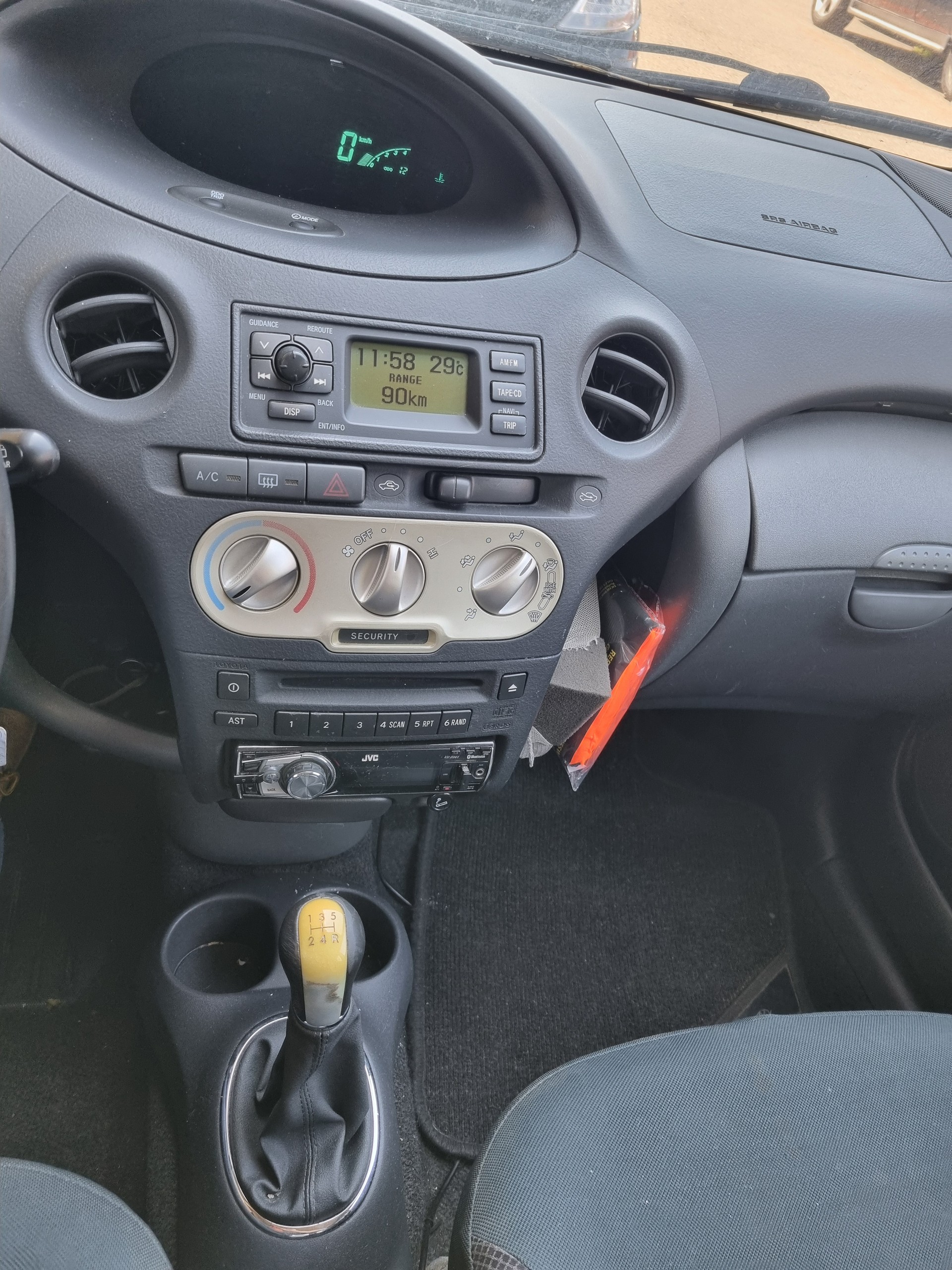 TOYOTA Yaris 1.3 Linea Sol-image-8