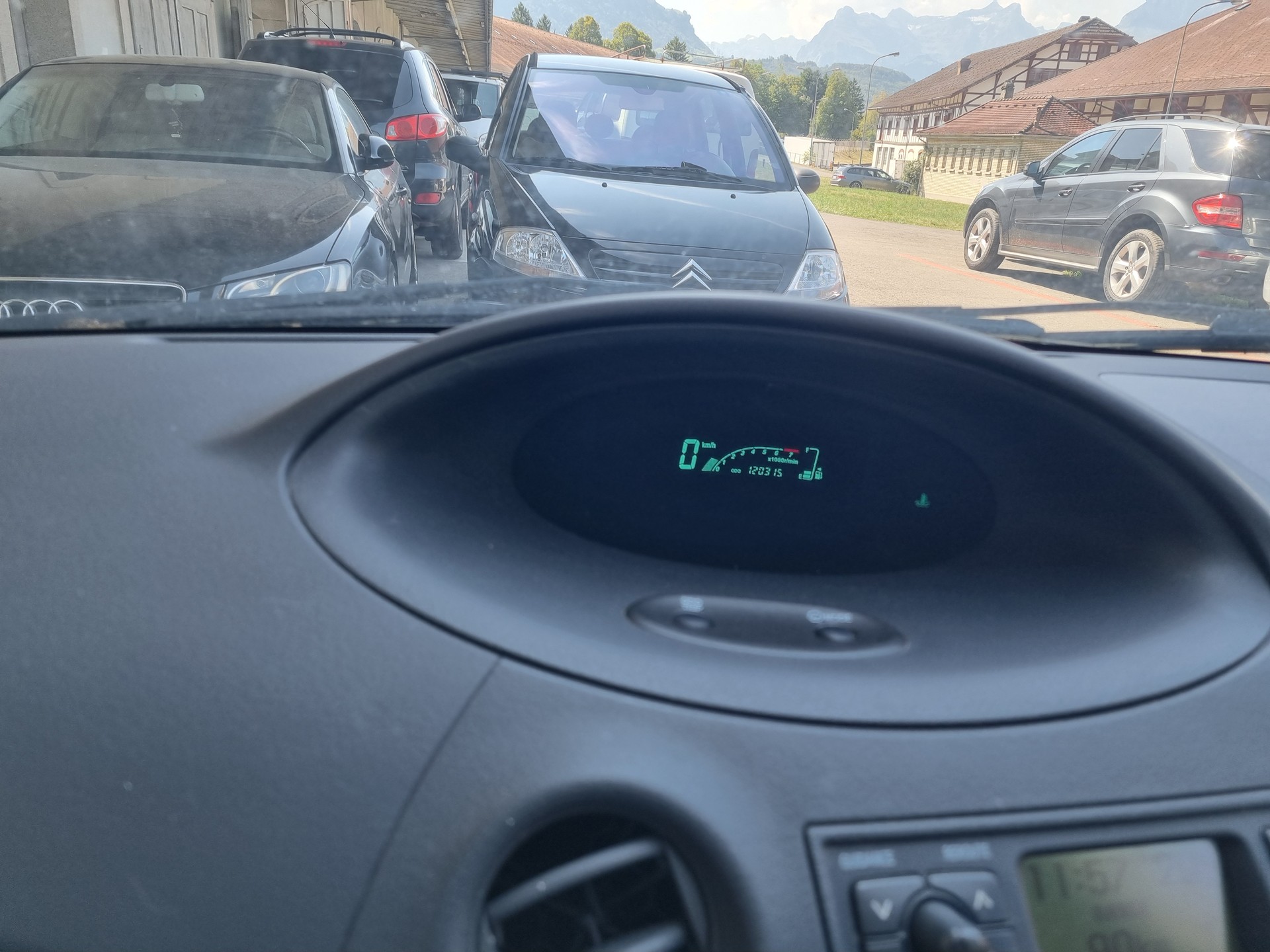 TOYOTA Yaris 1.3 Linea Sol-image-9