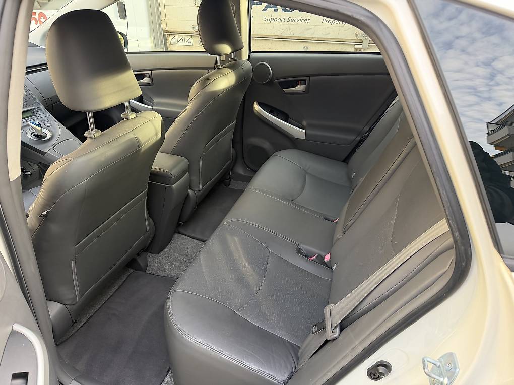 TOYOTA PRIUS-image-1