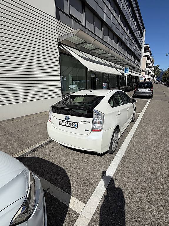 TOYOTA PRIUS-image-4