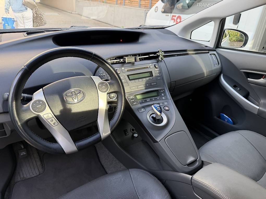 TOYOTA PRIUS-image-2