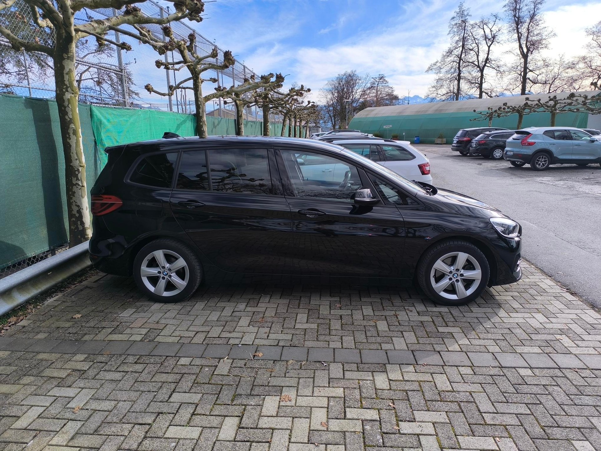 BMW 218d xDrive-image-4
