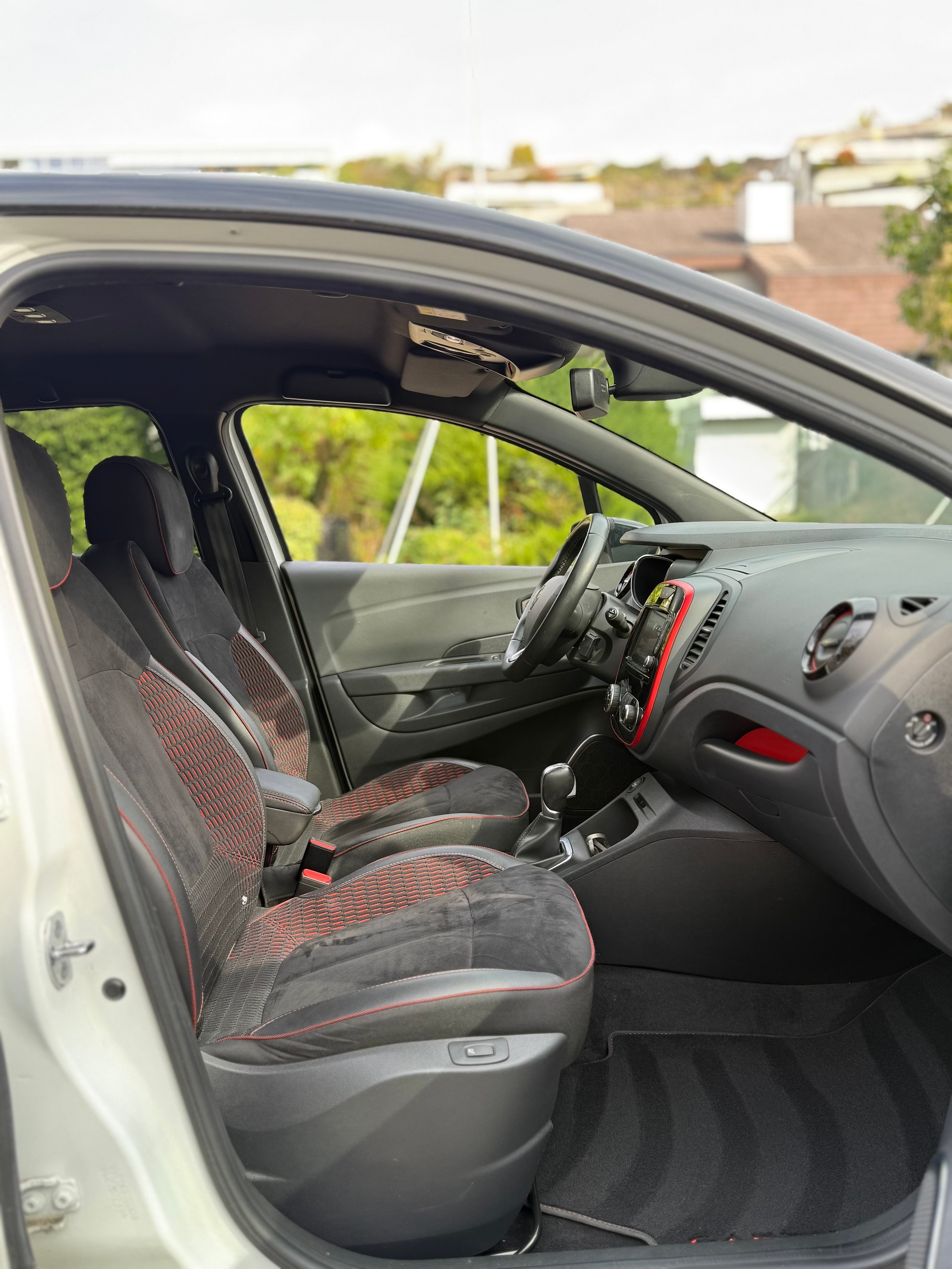 RENAULT Captur 1.3 T 16V Red Edition EDC-image-10