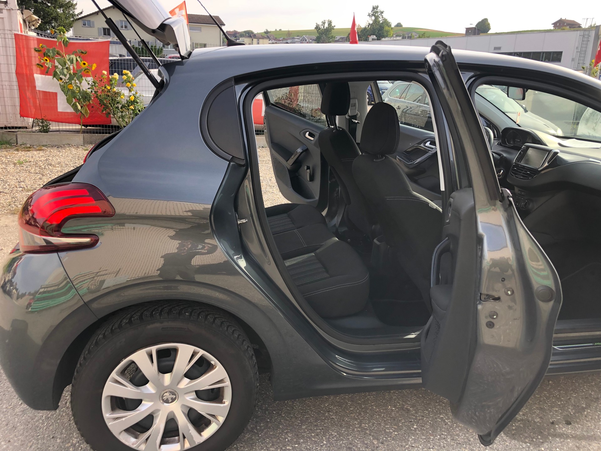 PEUGEOT 208 1.2 PureTech Urban Soul-image-8