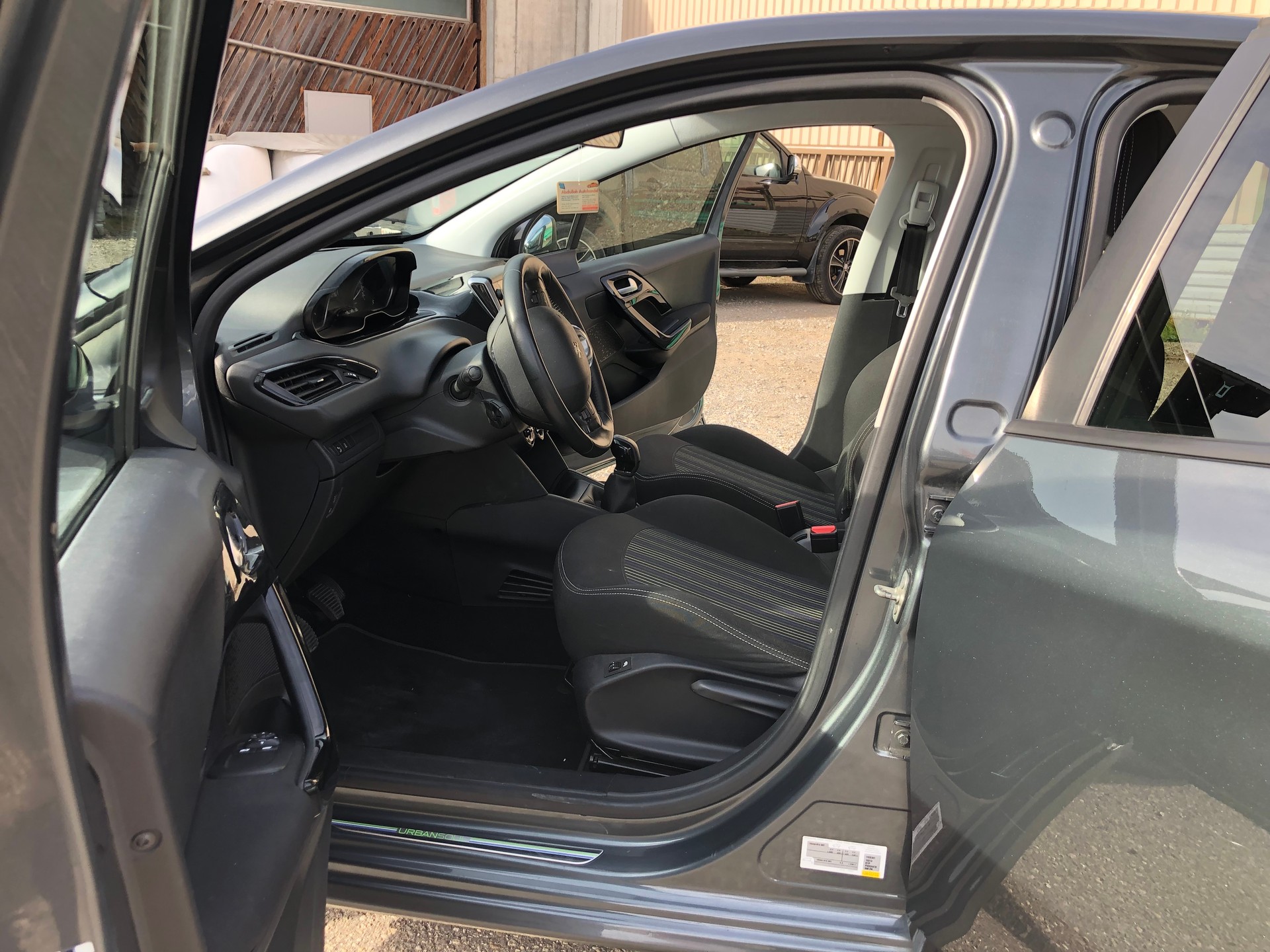 PEUGEOT 208 1.2 PureTech Urban Soul-image-7