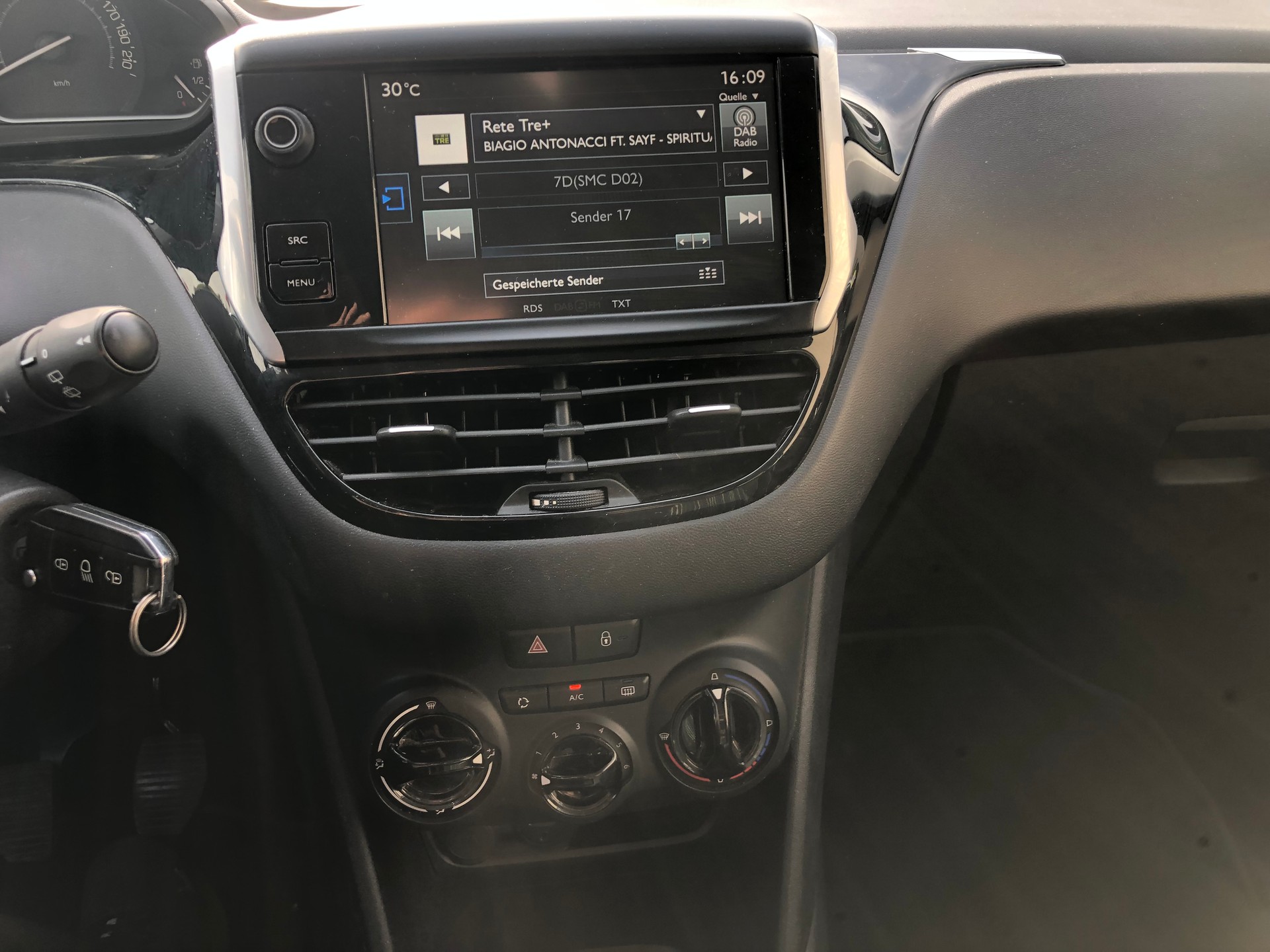 PEUGEOT 208 1.2 PureTech Urban Soul-image-12