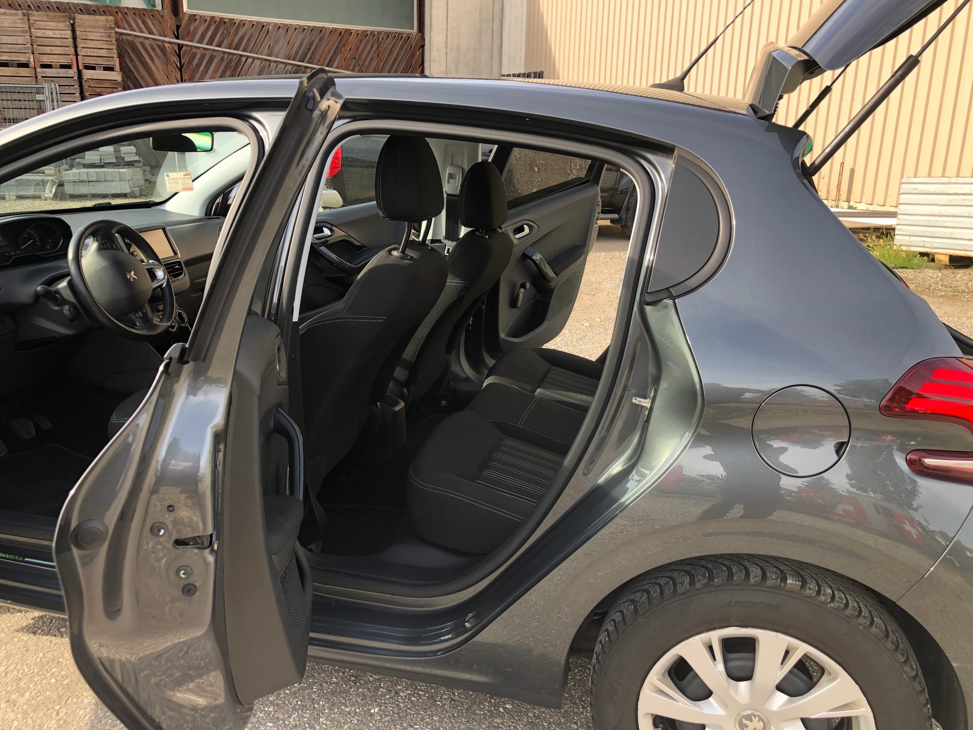 PEUGEOT 208 1.2 PureTech Urban Soul-image-9
