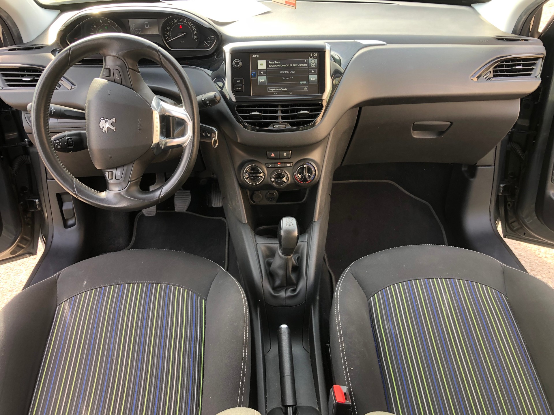 PEUGEOT 208 1.2 PureTech Urban Soul-image-11