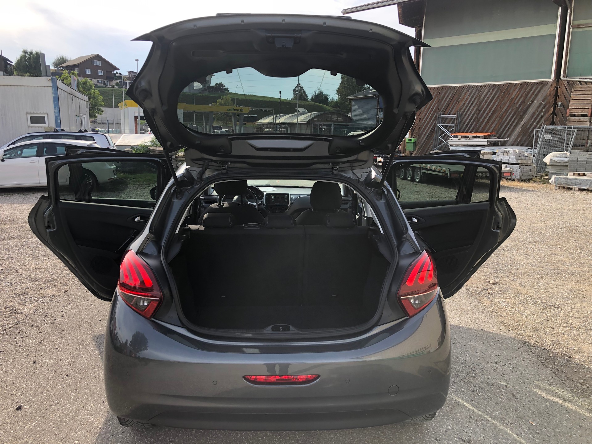 PEUGEOT 208 1.2 PureTech Urban Soul-image-10