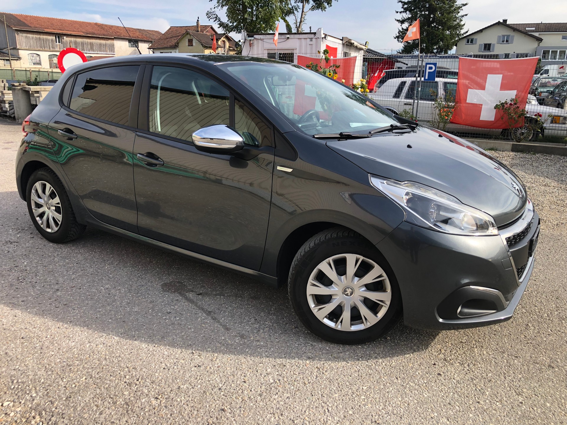 PEUGEOT 208 1.2 PureTech Urban Soul-image-2