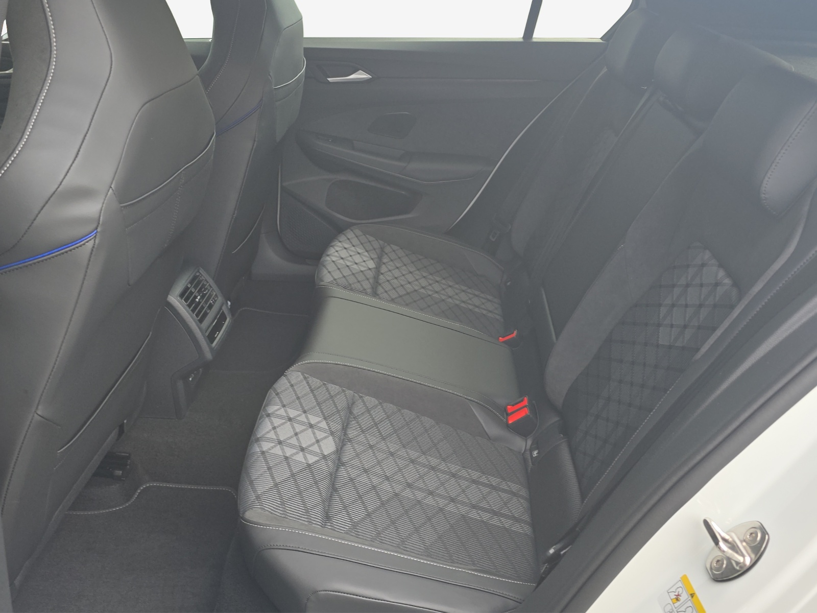 VW Golf 2.0 TSI R-Line DSG 4 Motion-image-11
