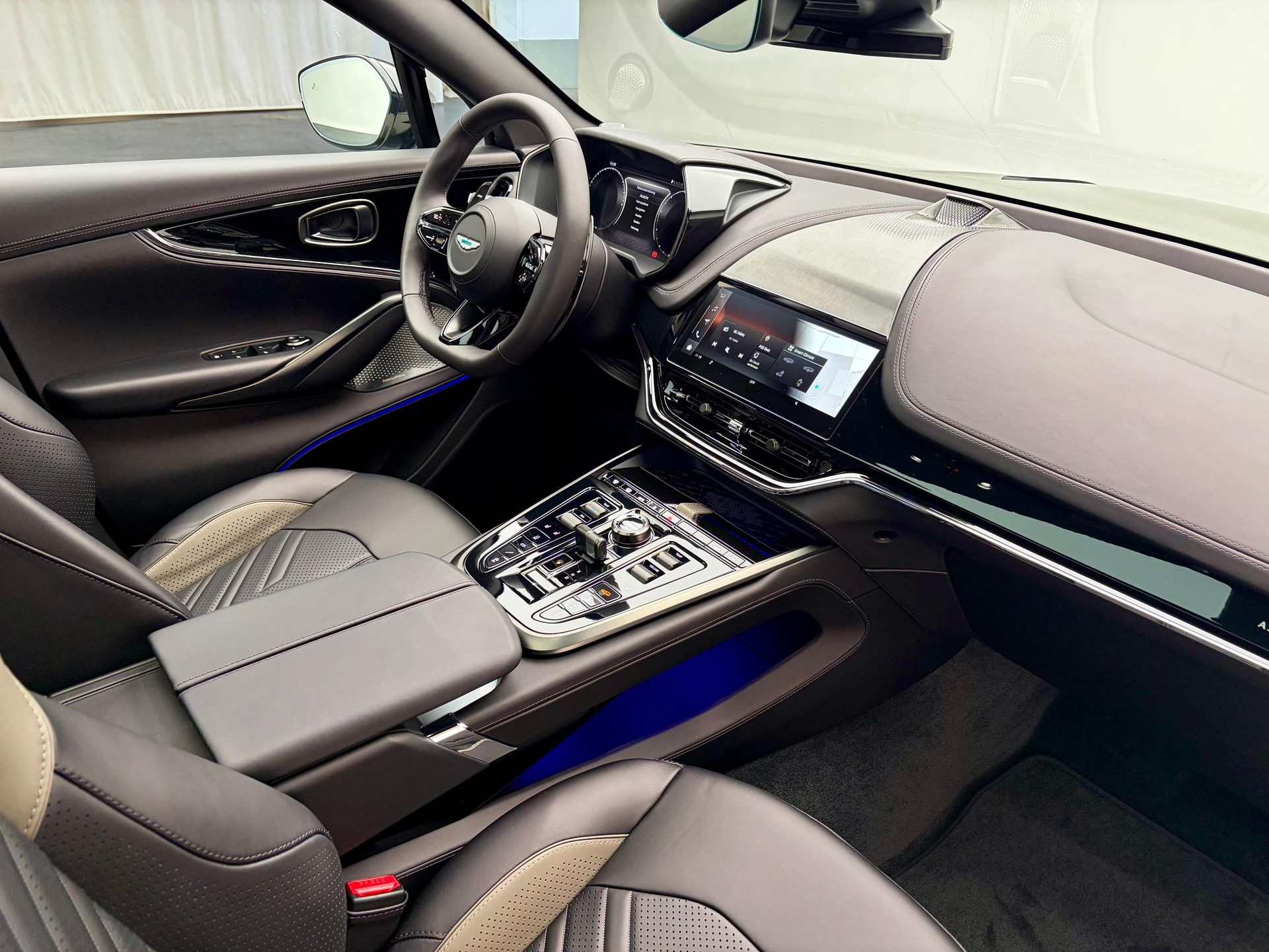 ASTON MARTIN DBX S 4.0 V8 Bi-Turbo-image-6